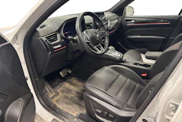 valkoinen Renault Arkana 2023 kuva 3.