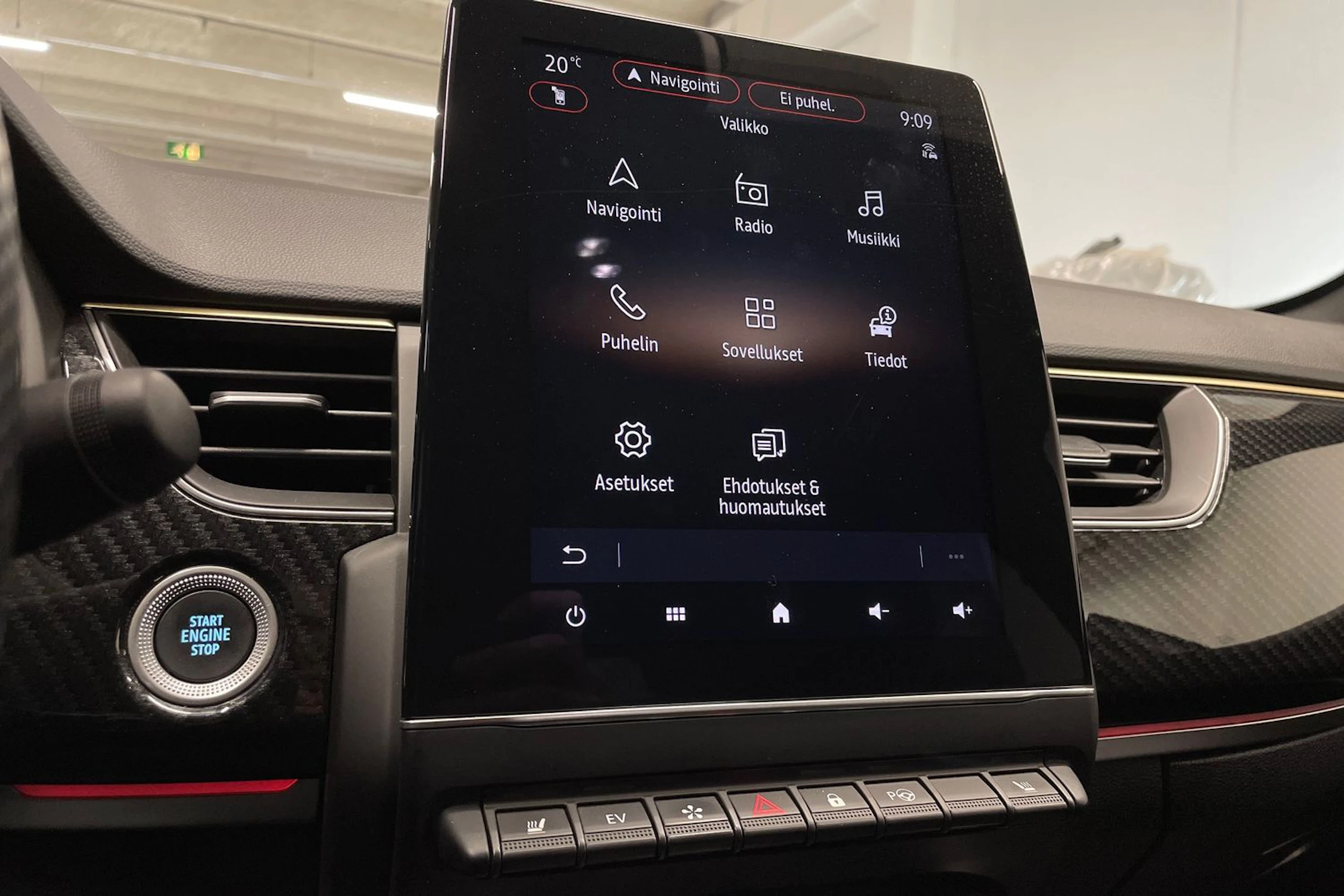 valkoinen Renault Arkana 2023 kuva 14.