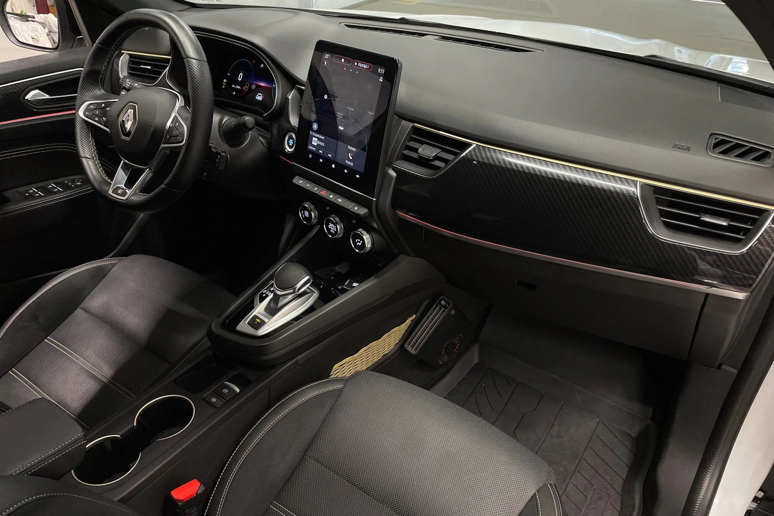 valkoinen Renault Arkana 2023 kuva 26.