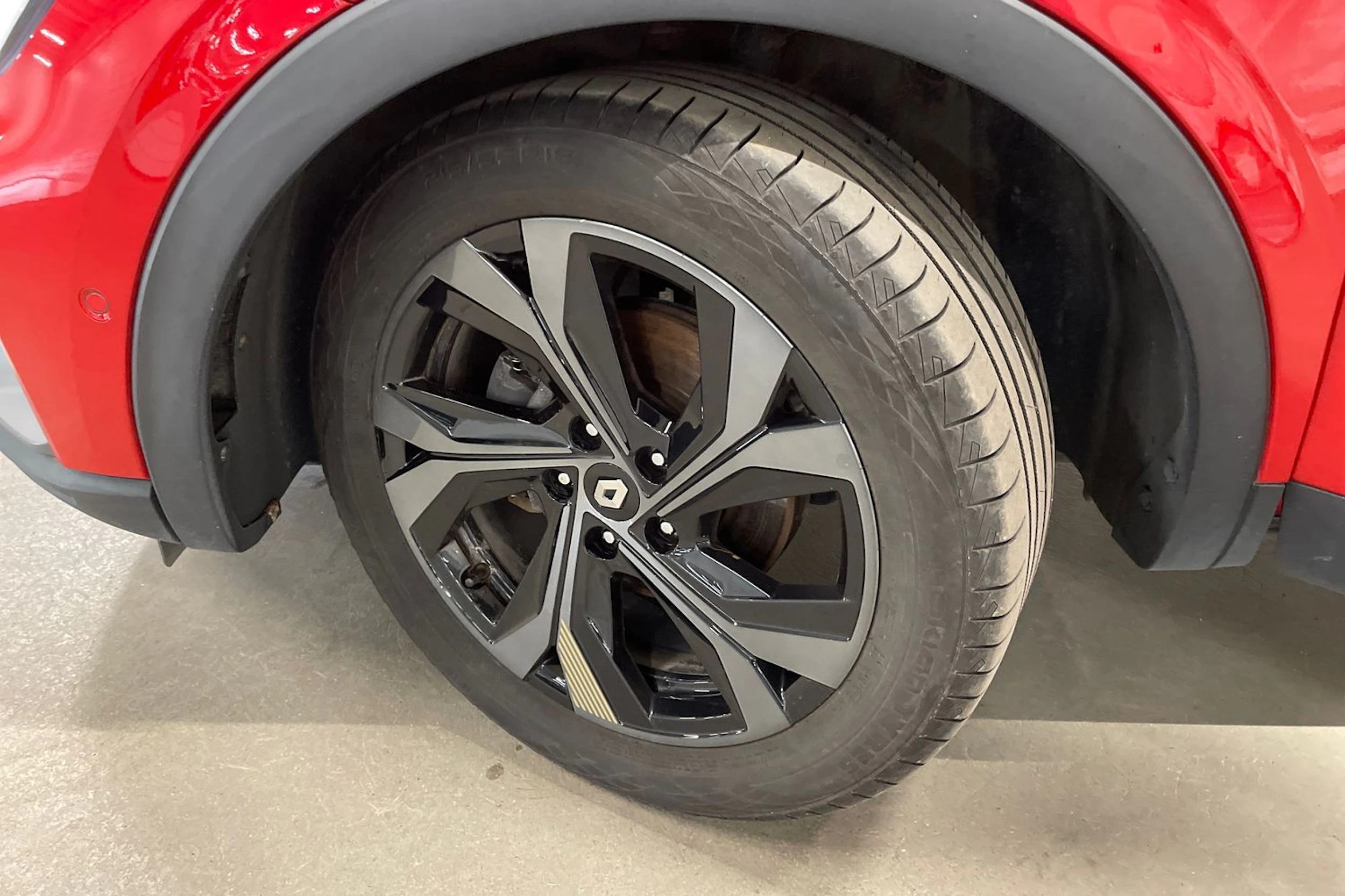 punainen Renault Arkana 2023 kuva 10.