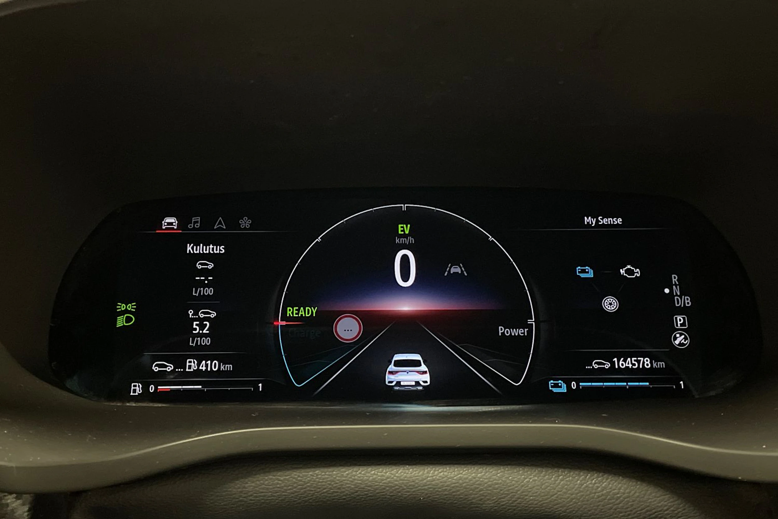 punainen Renault Arkana 2023 kuva 13.