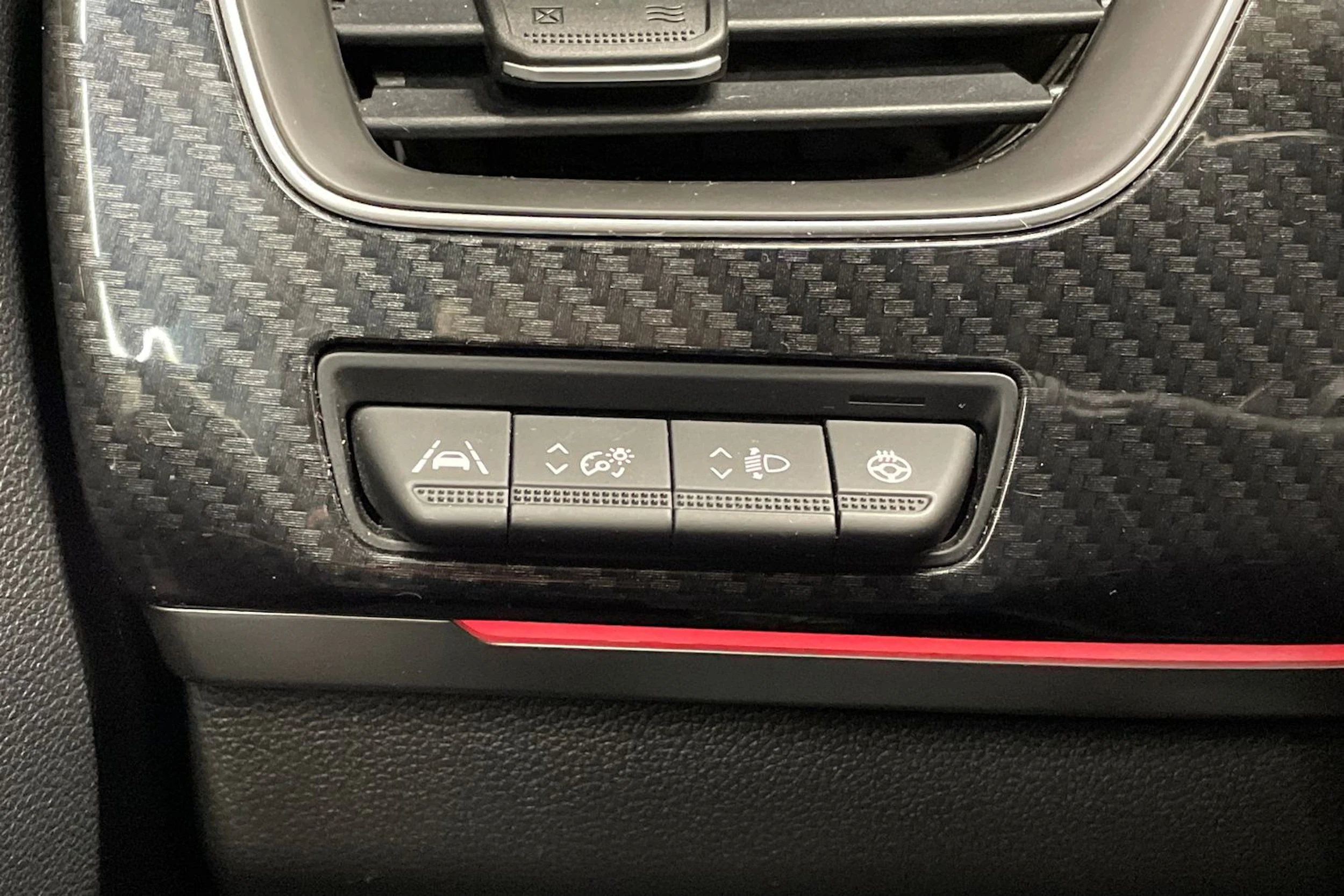punainen Renault Arkana 2023 kuva 20.