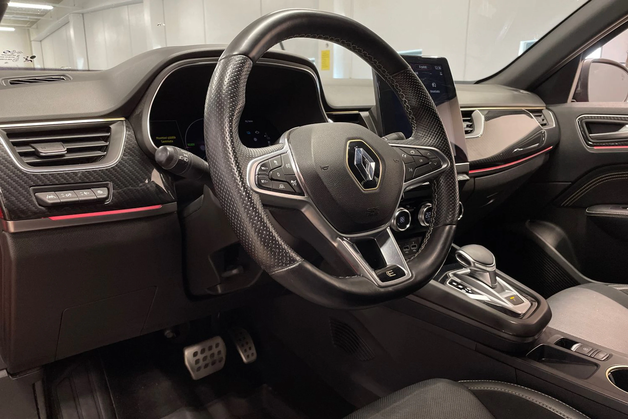 punainen Renault Arkana 2023 kuva 24.