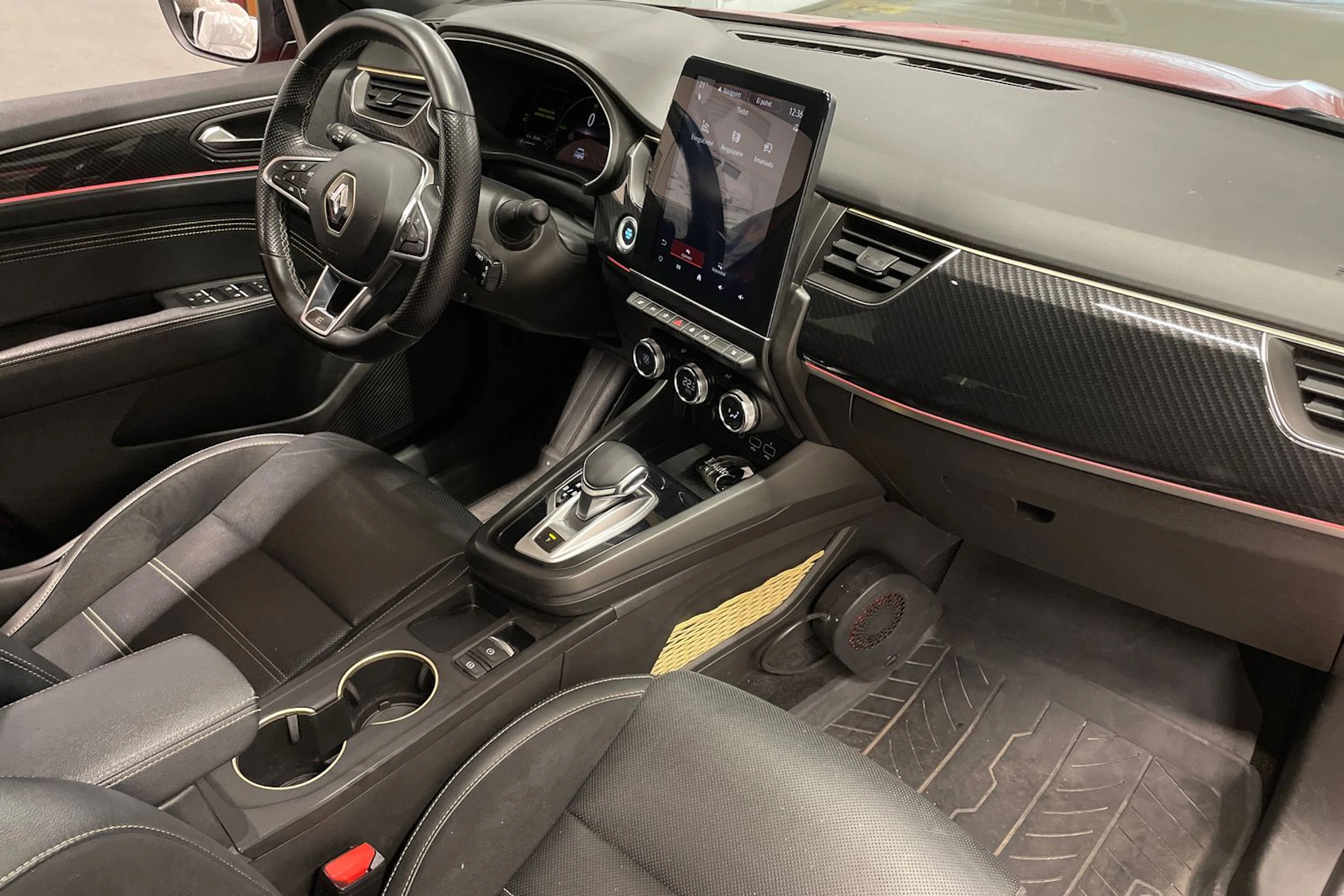 punainen Renault Arkana 2023 kuva 26.