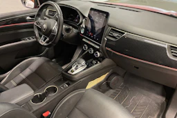 punainen Renault Arkana 2023 kuva 26.