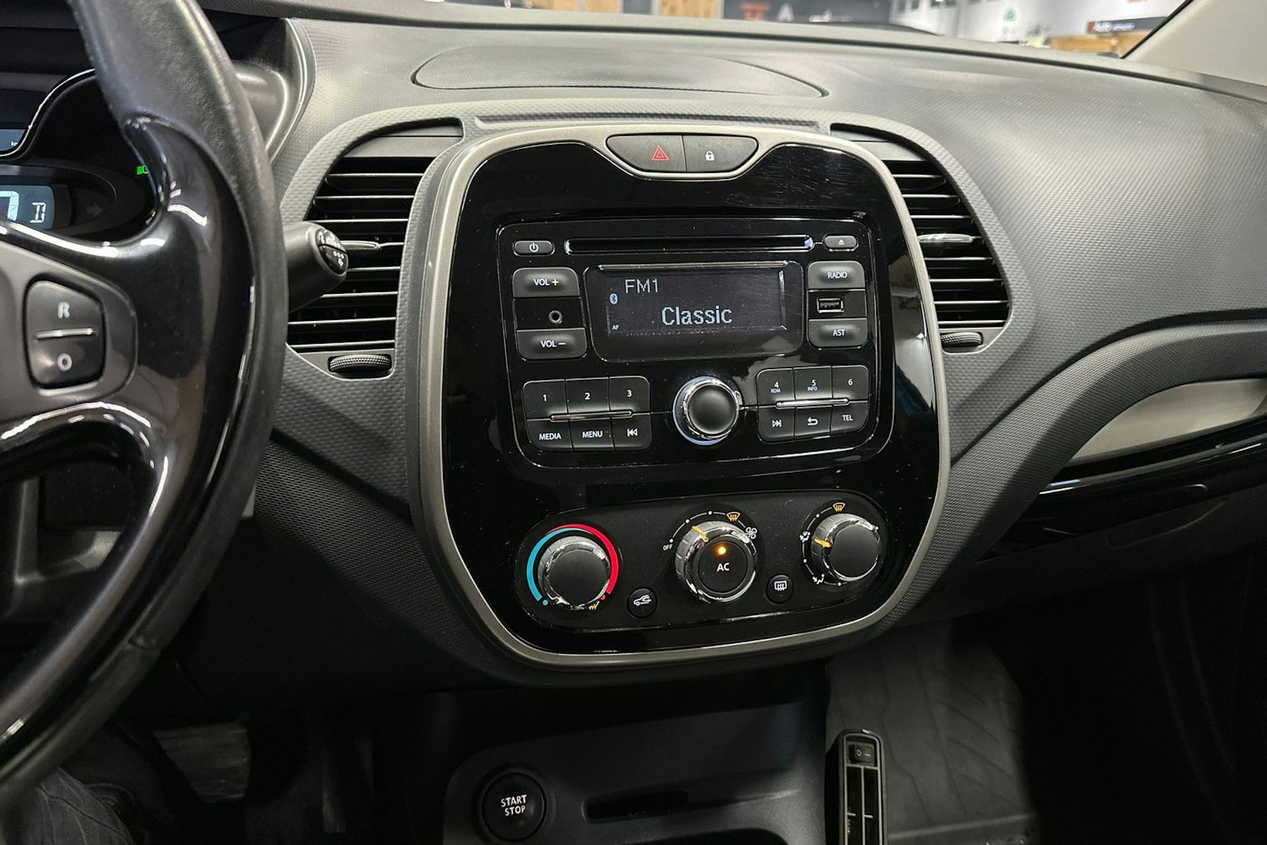 met. sininen Renault Captur 2014 kuva 17.