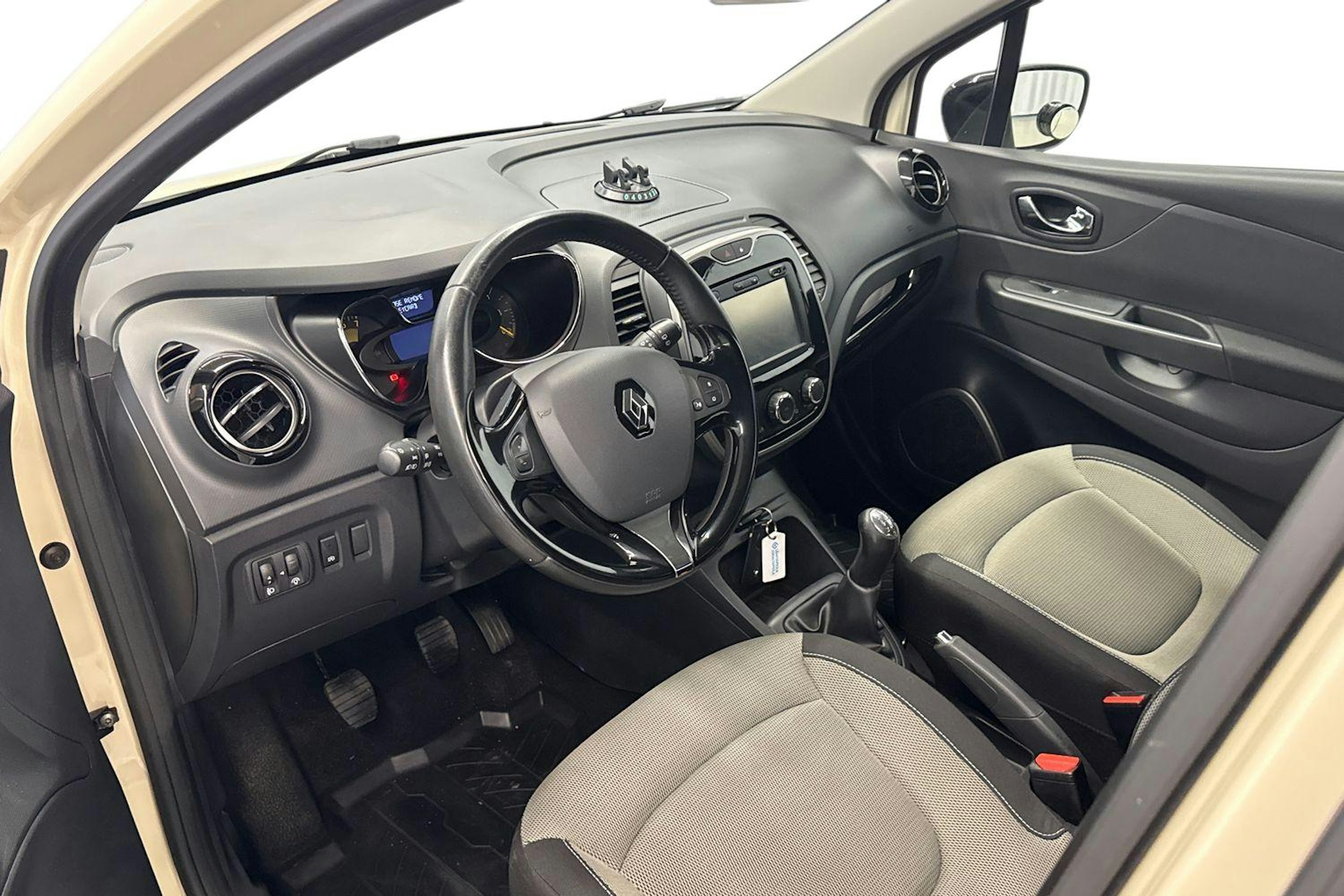 valkoinen Renault Captur 2015 kuva 7.