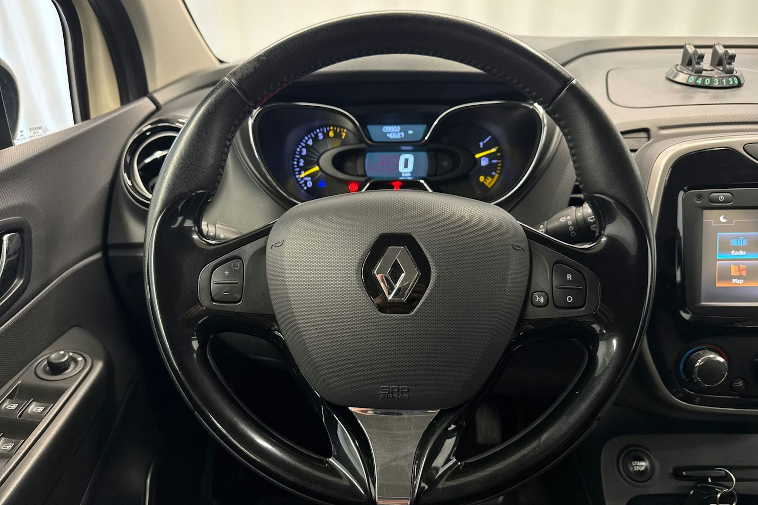 valkoinen Renault Captur 2015 kuva 17.