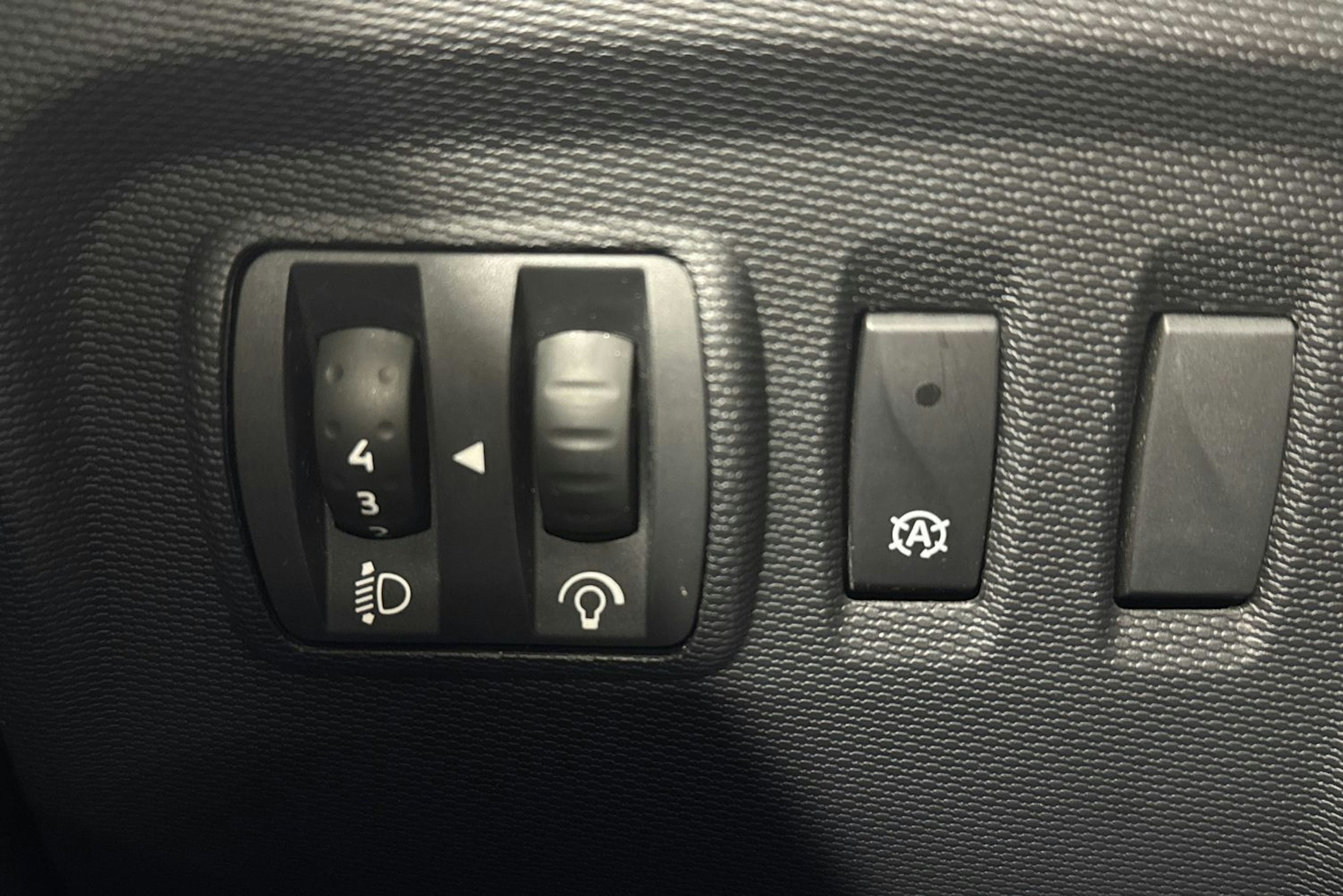 valkoinen Renault Captur 2015 kuva 18.