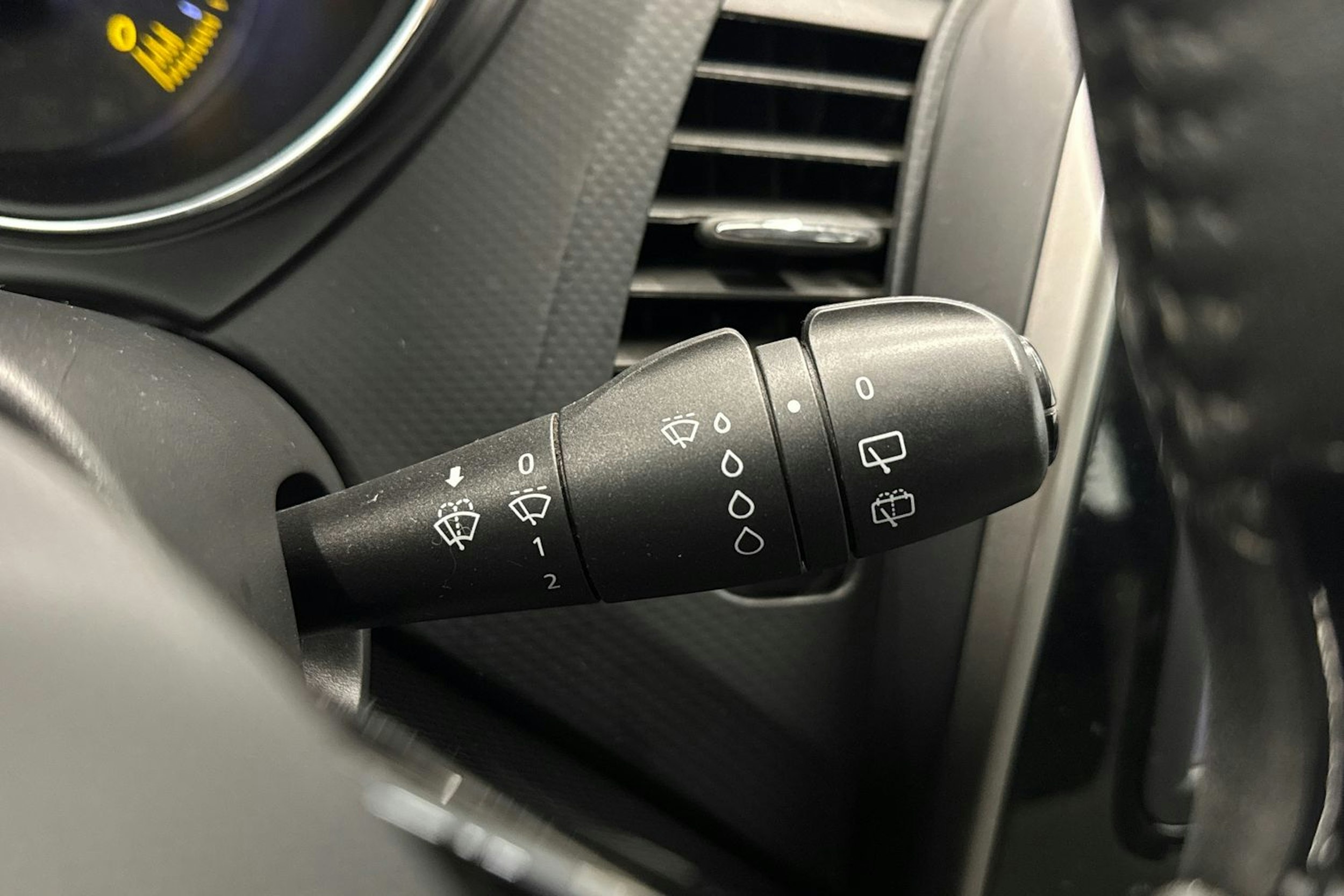 valkoinen Renault Captur 2015 kuva 19.