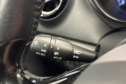 valkoinen Renault Captur 2015 kuva 20.