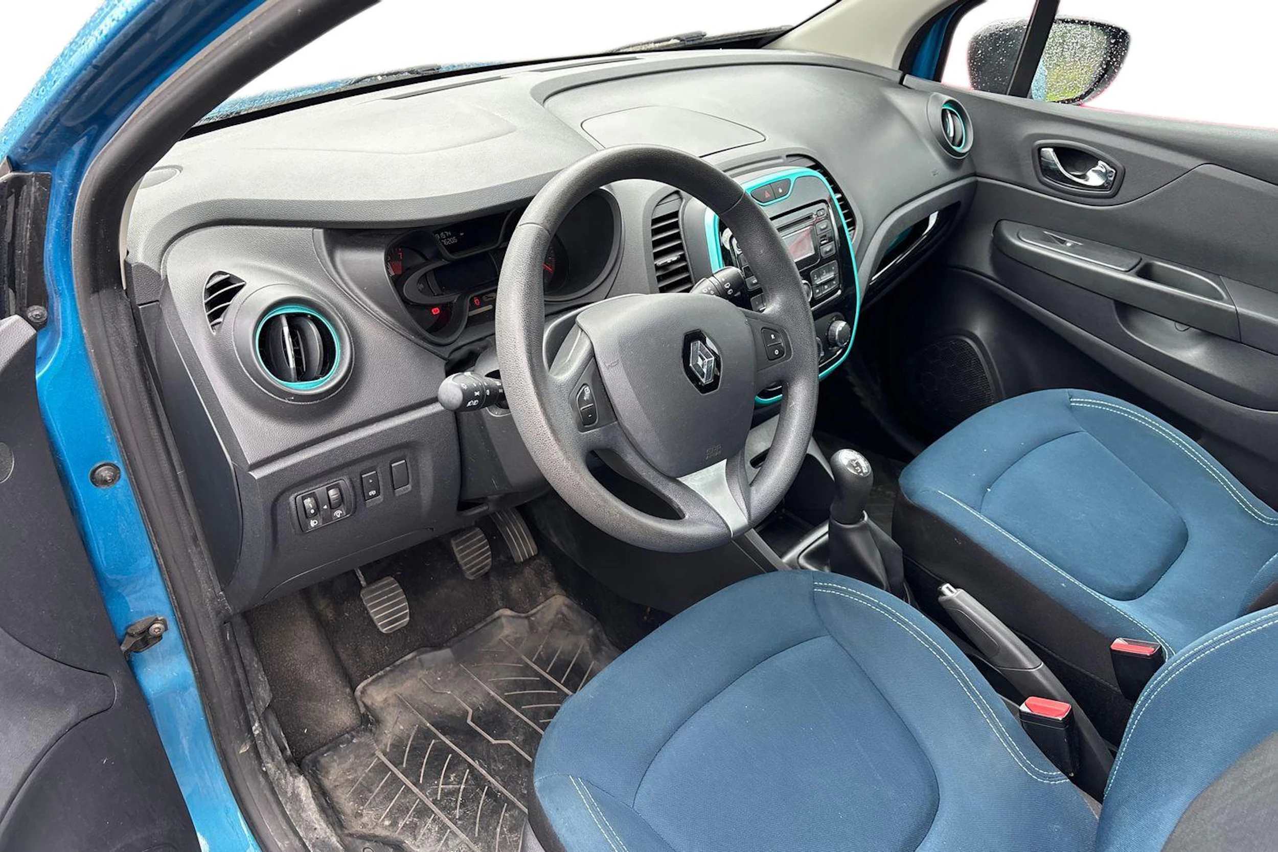 sininen Renault Captur 2016 kuva 3.