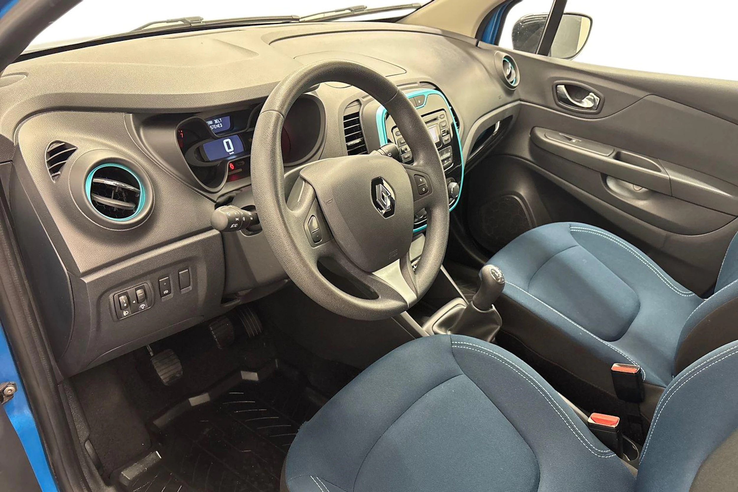 Sininen Renault Captur 2016 kuva 6.