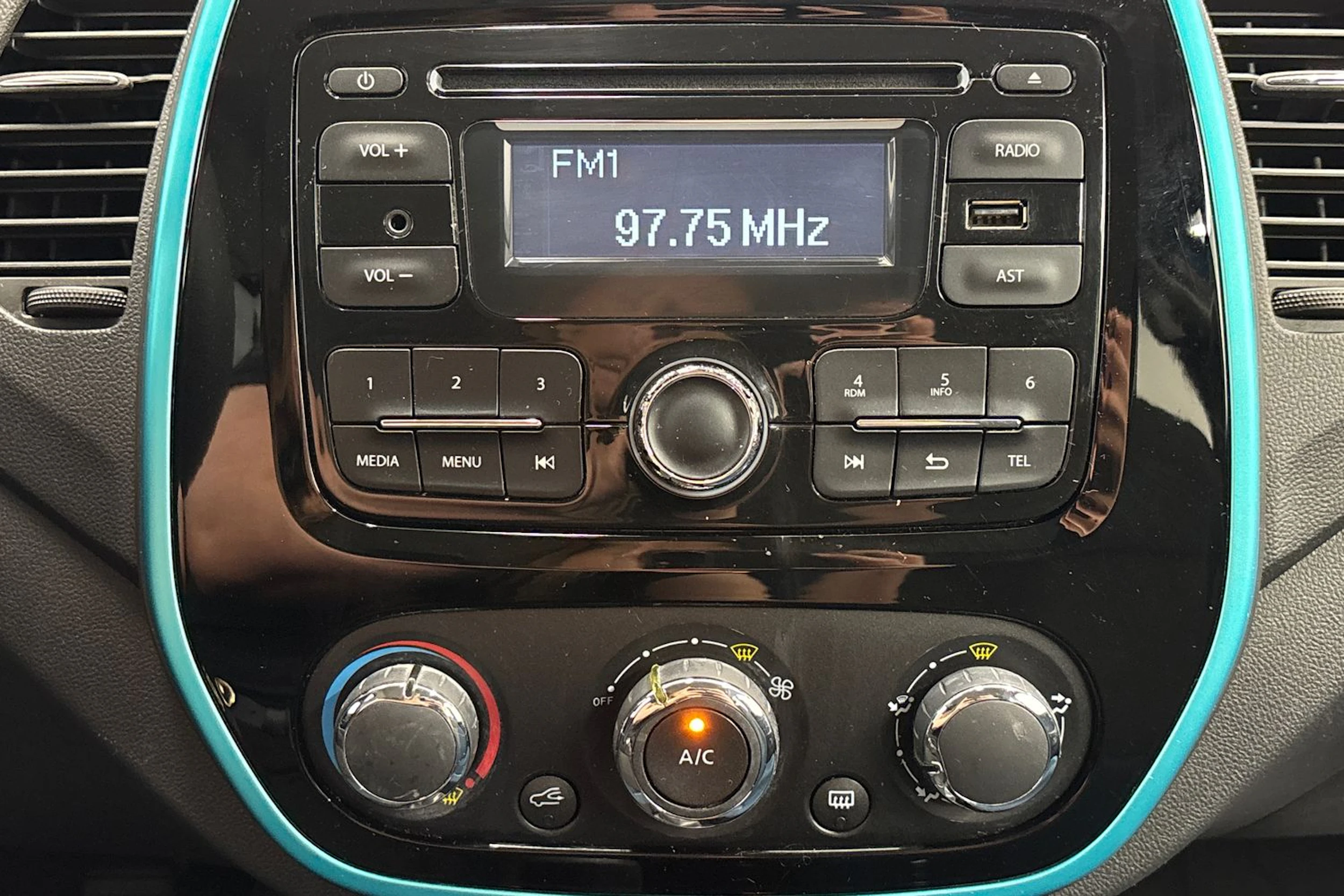 Sininen Renault Captur 2016 kuva 16.