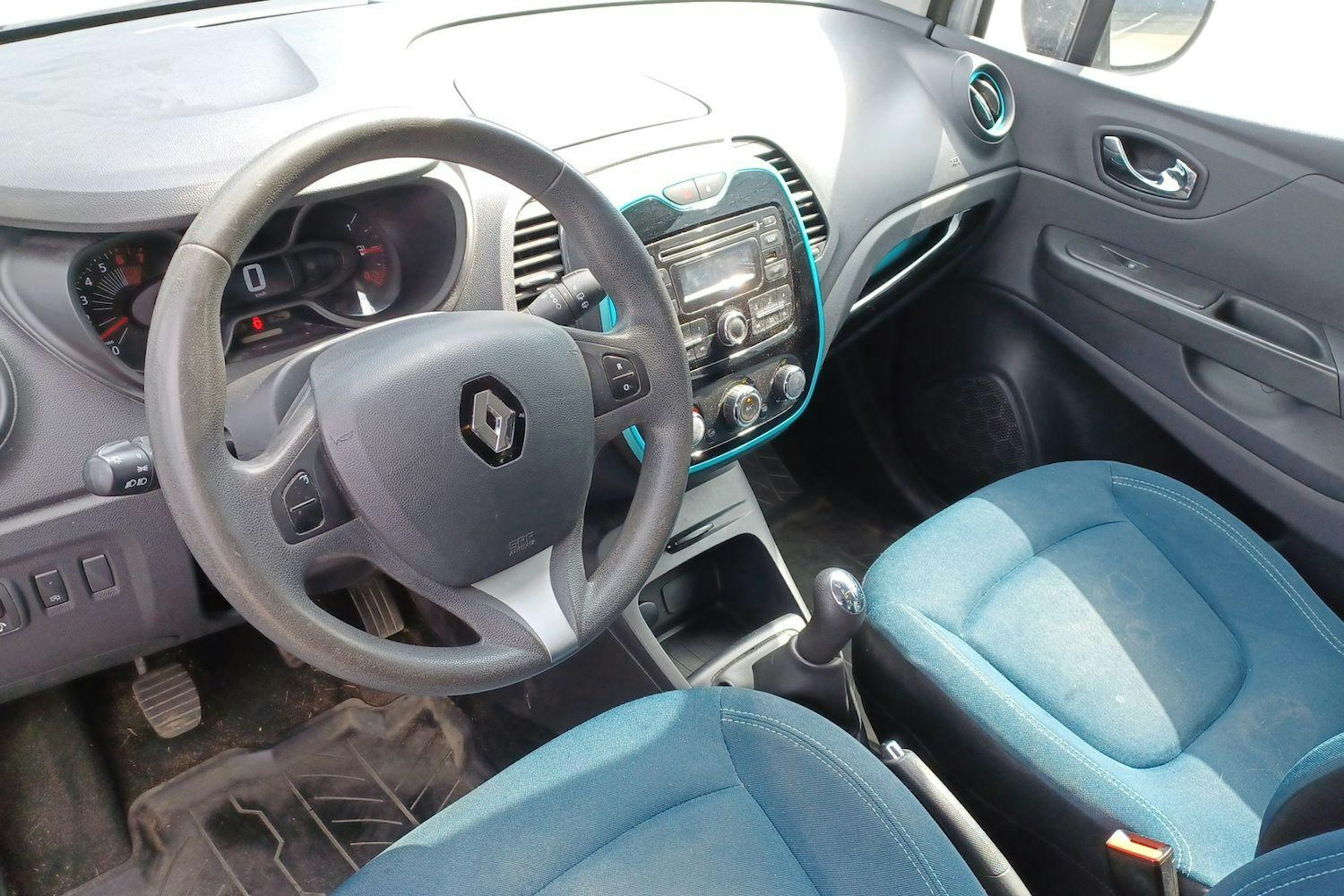 harmaa Renault Captur 2016 kuva 3.