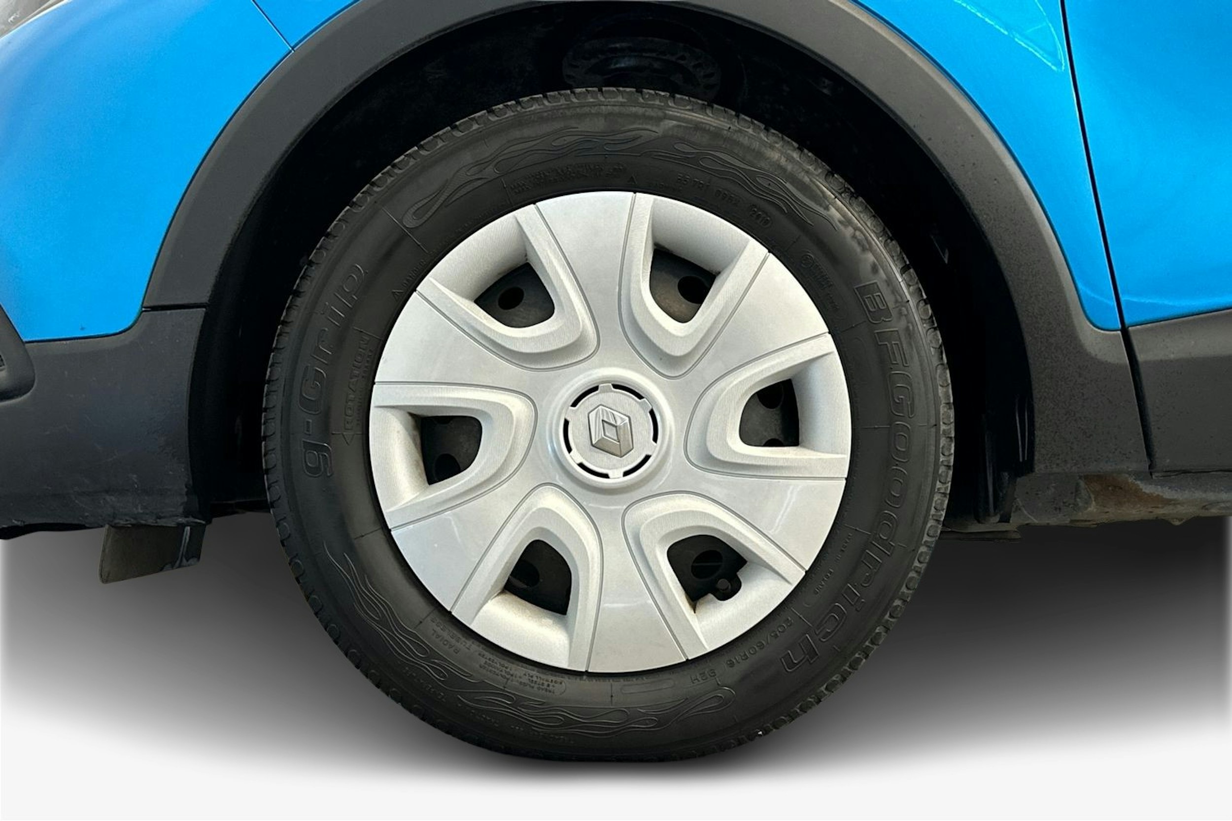 sininen Renault Captur 2016 kuva 11.