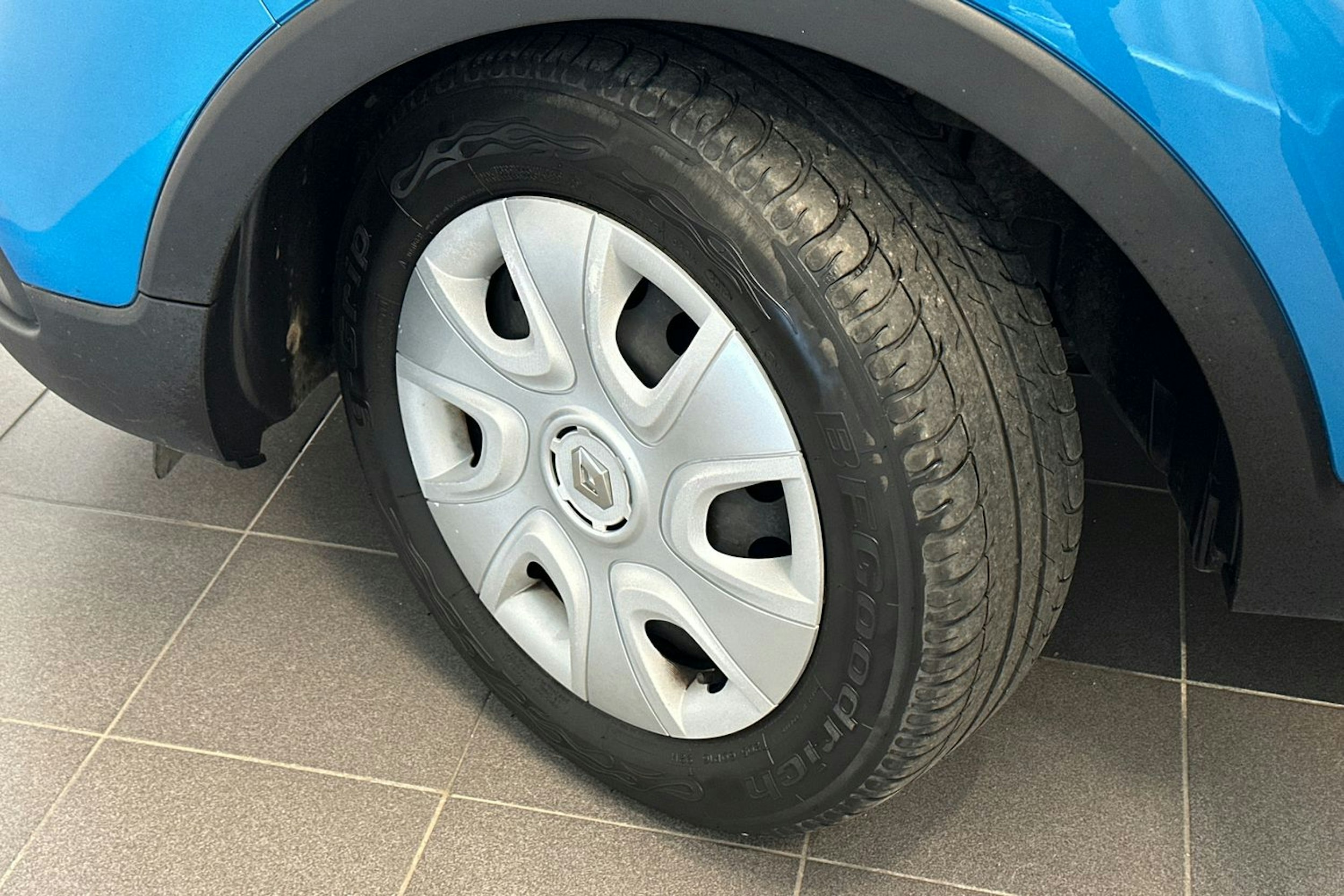 sininen Renault Captur 2016 kuva 13.