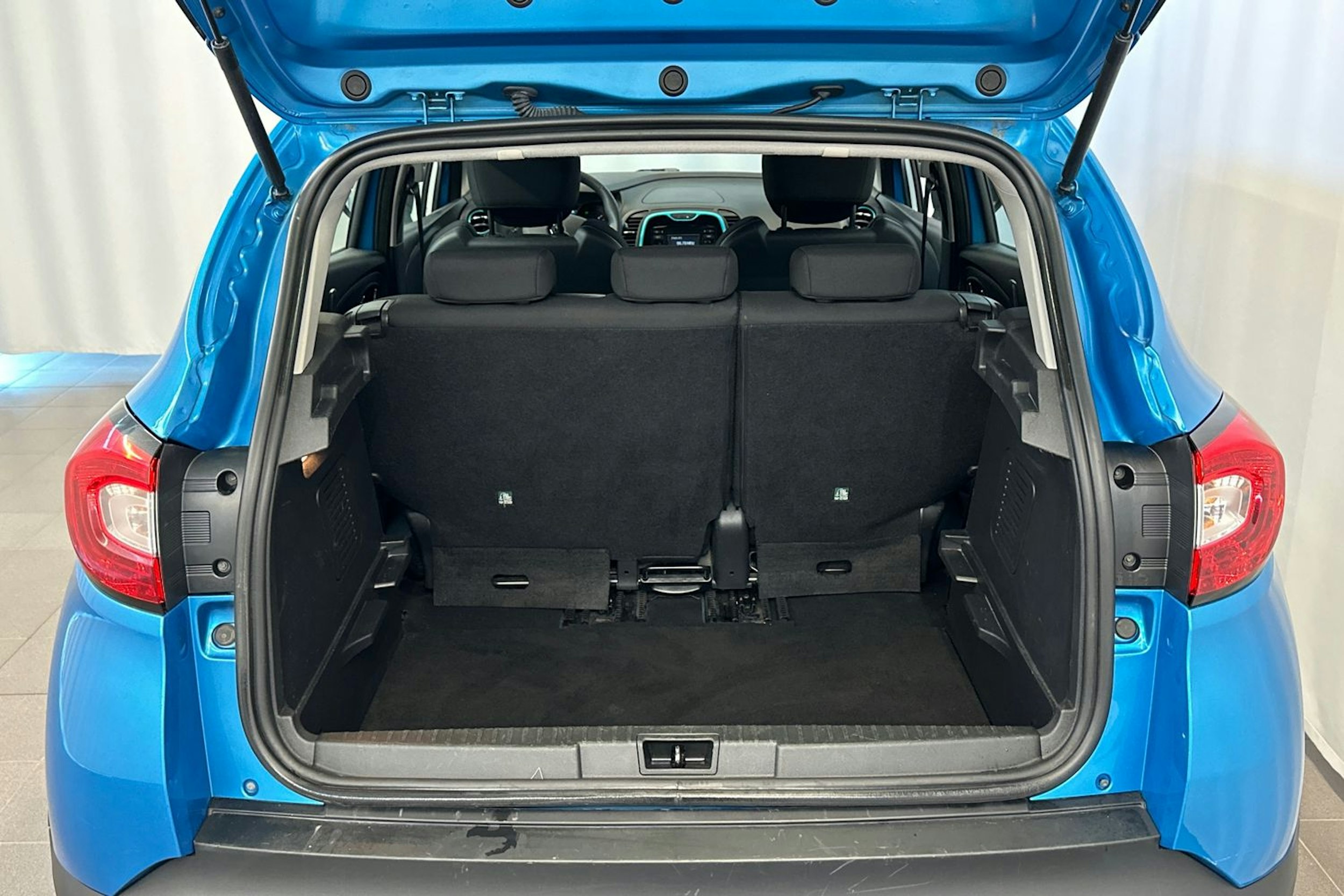 sininen Renault Captur 2016 kuva 15.