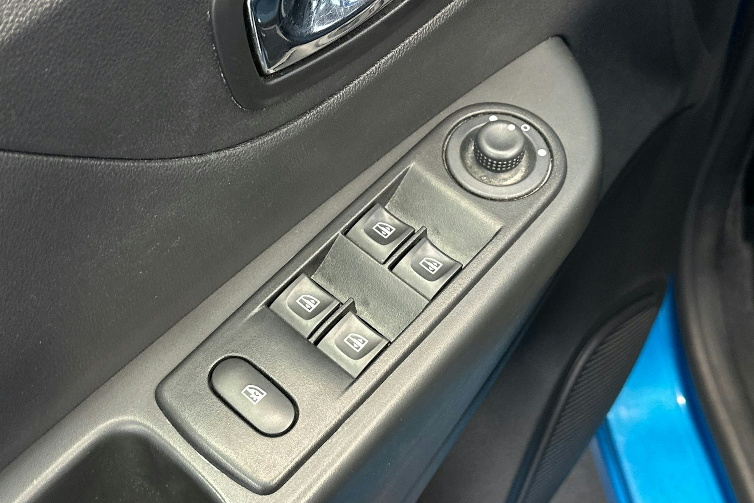 sininen Renault Captur 2016 kuva 16.