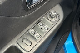 sininen Renault Captur 2016 kuva 16.