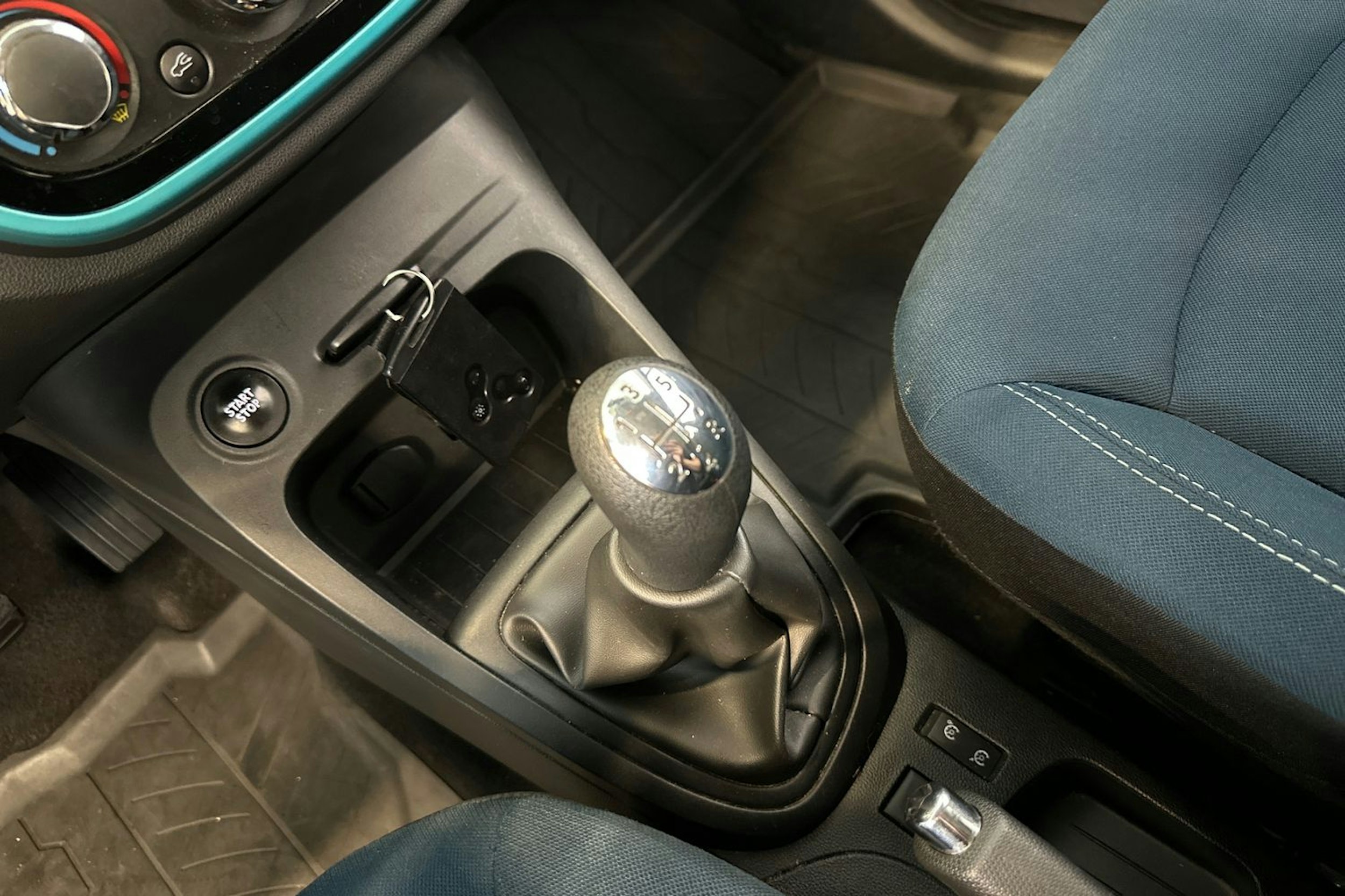 sininen Renault Captur 2016 kuva 21.