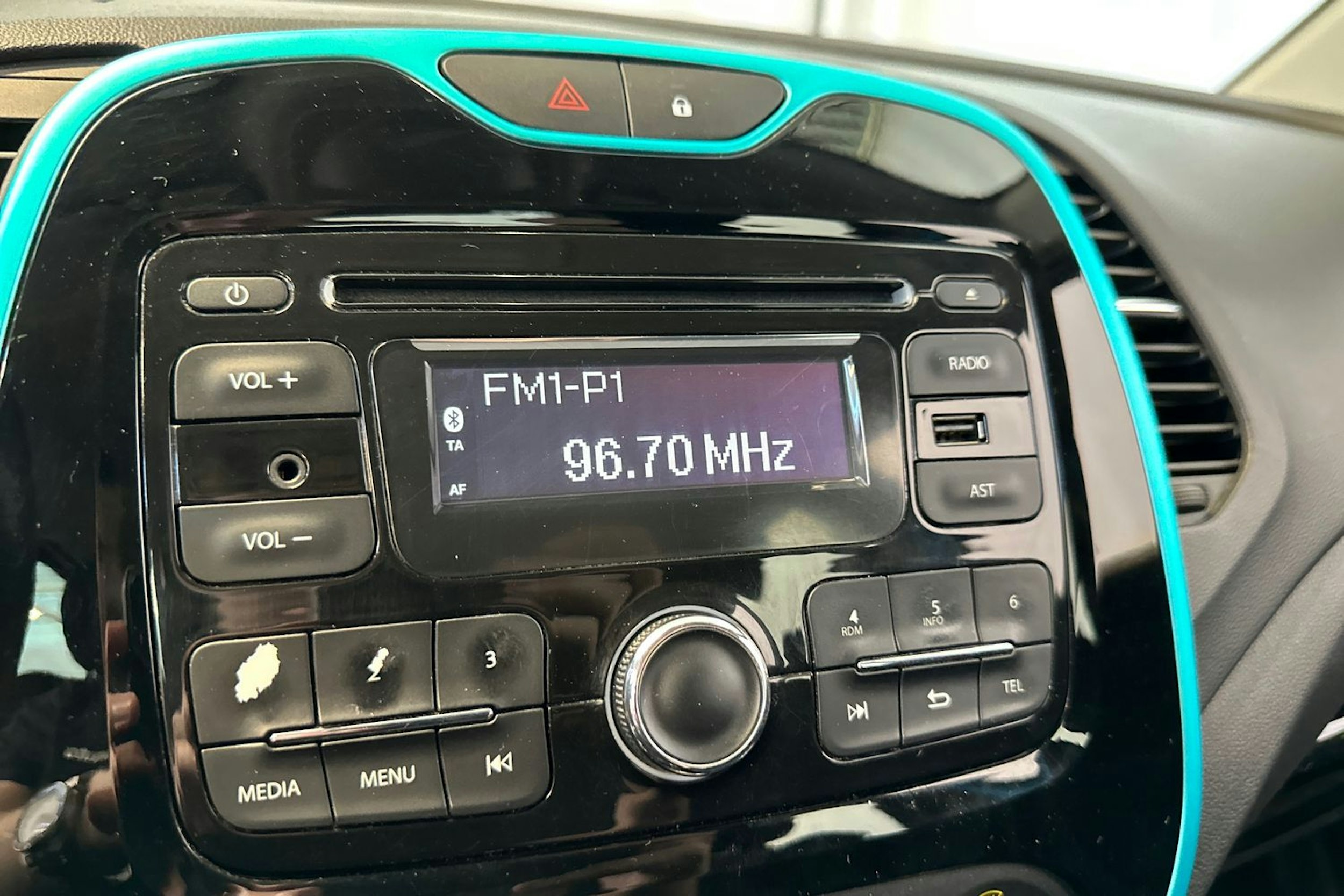 sininen Renault Captur 2016 kuva 22.