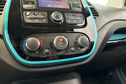 sininen Renault Captur 2016 kuva 23.