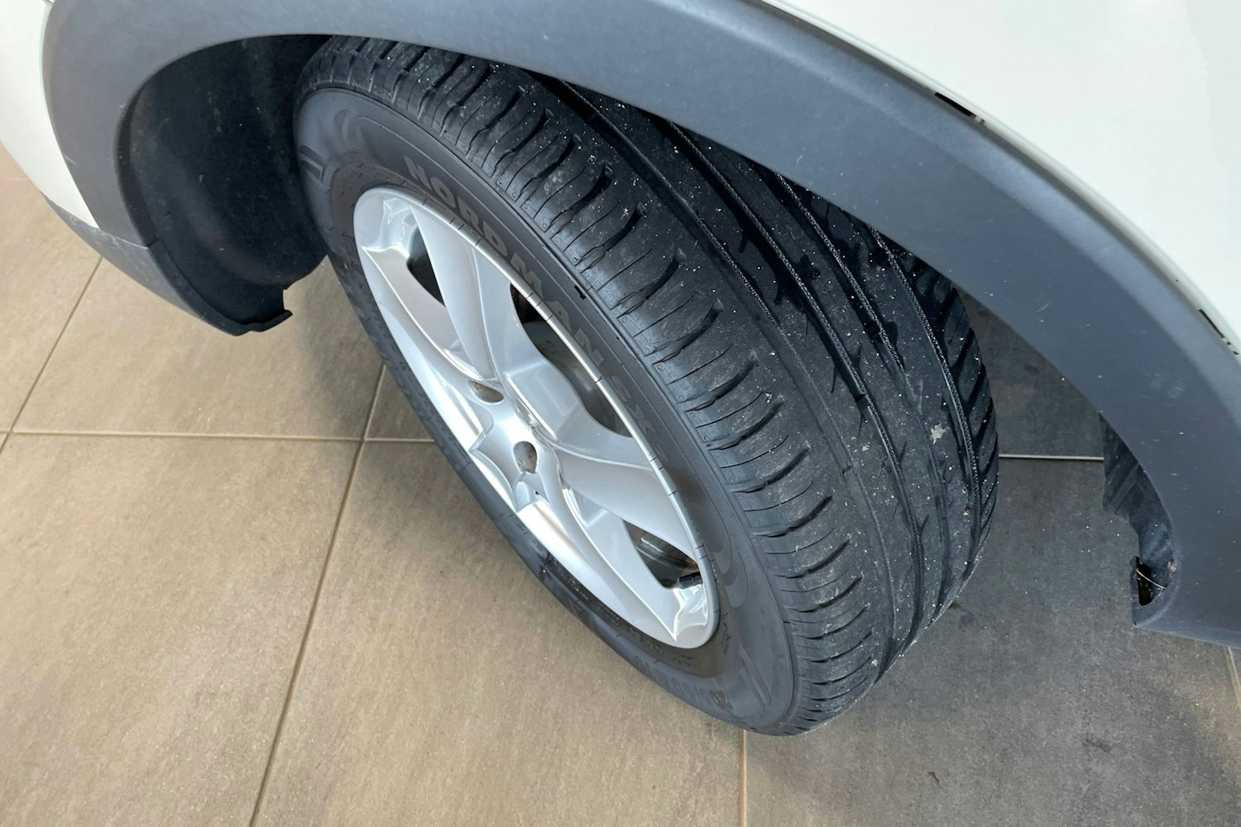 valkoinen Renault Captur 2016 kuva 13.