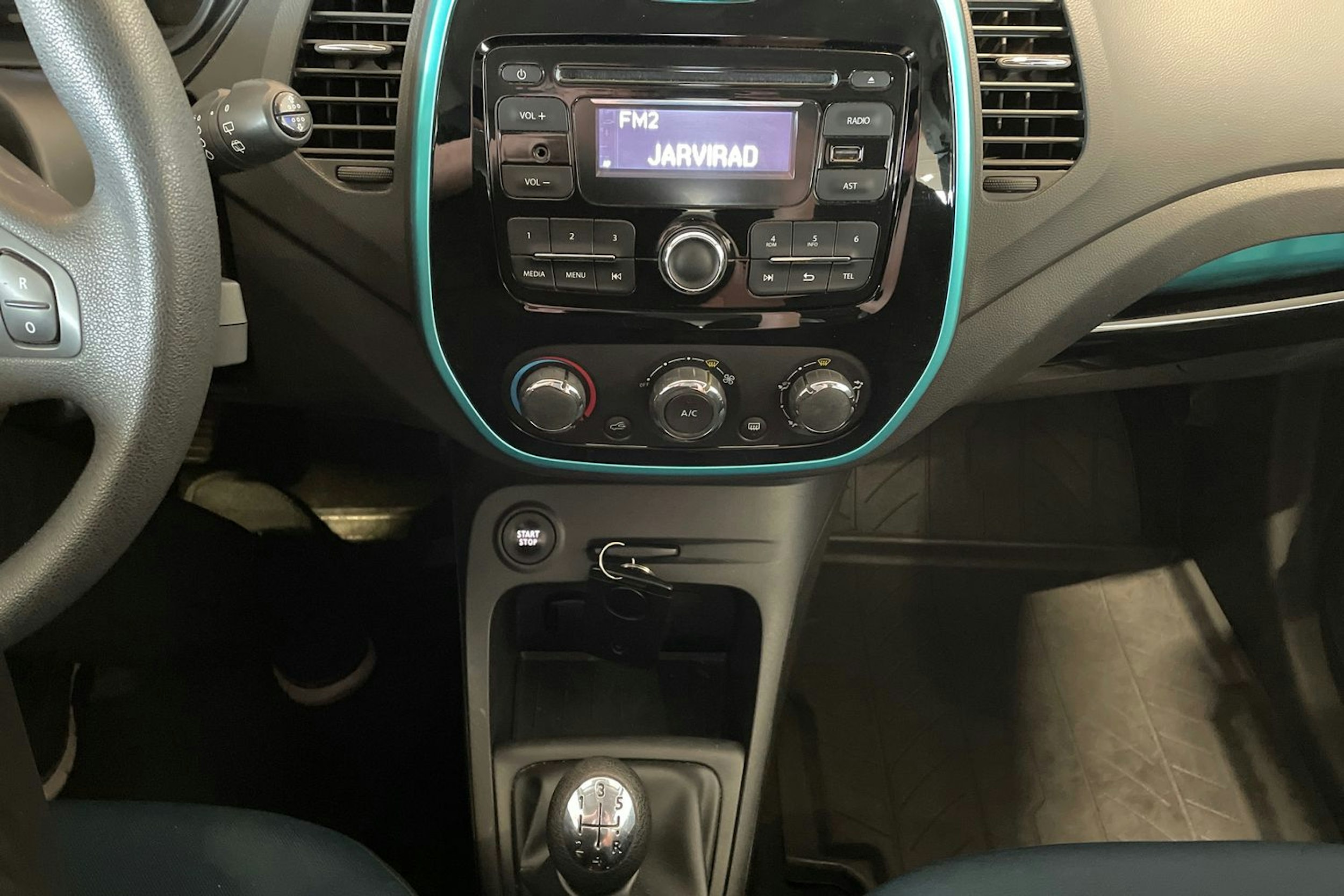 valkoinen Renault Captur 2016 kuva 16.