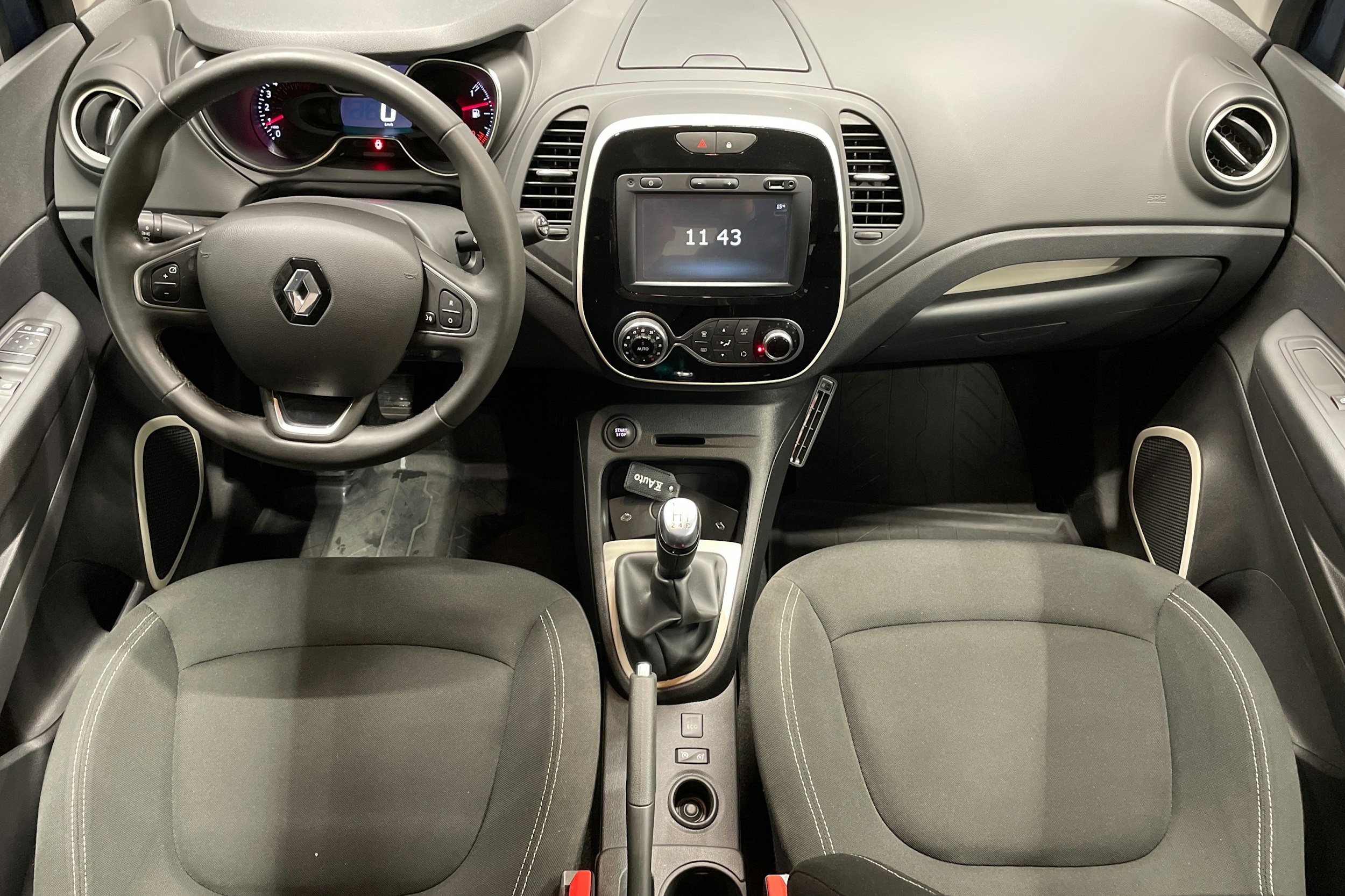 sininen Renault Captur 2018 kuva 9.