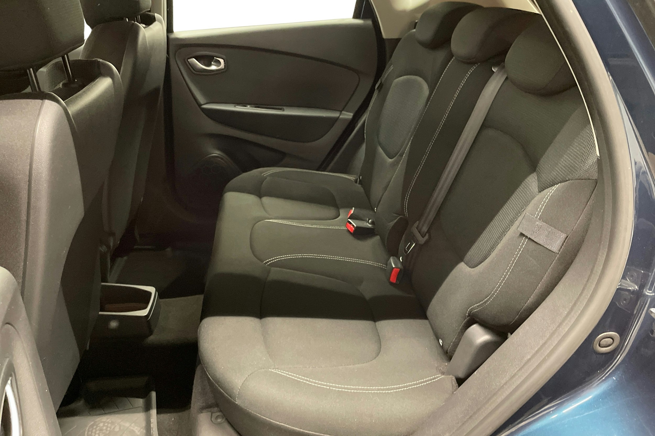 sininen Renault Captur 2018 kuva 10.