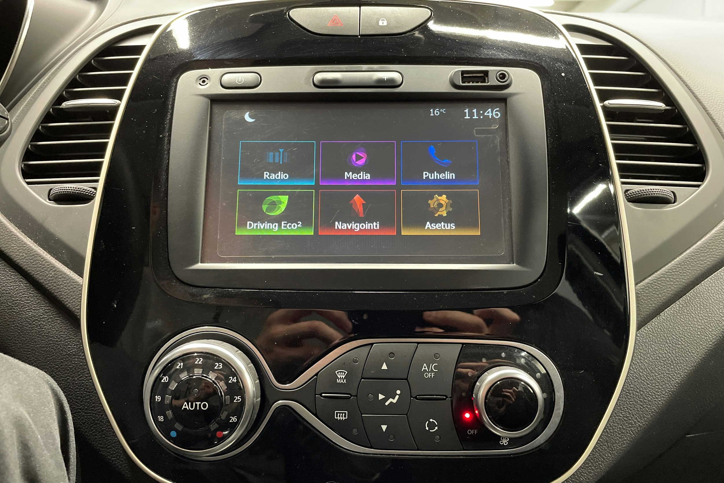 sininen Renault Captur 2018 kuva 17.