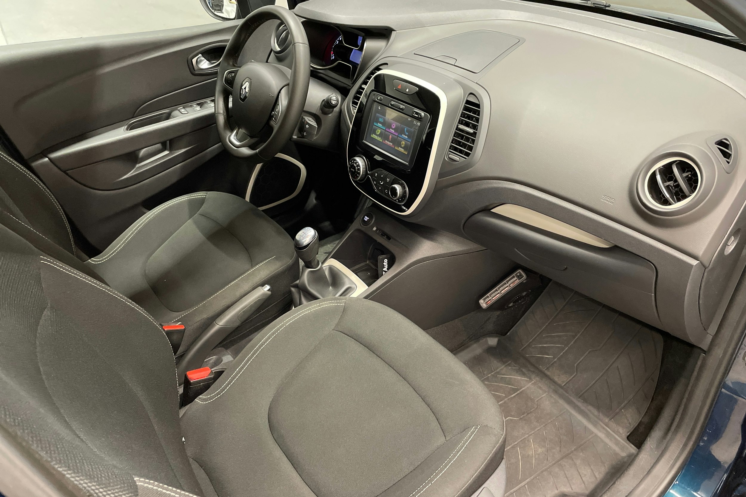sininen Renault Captur 2018 kuva 26.