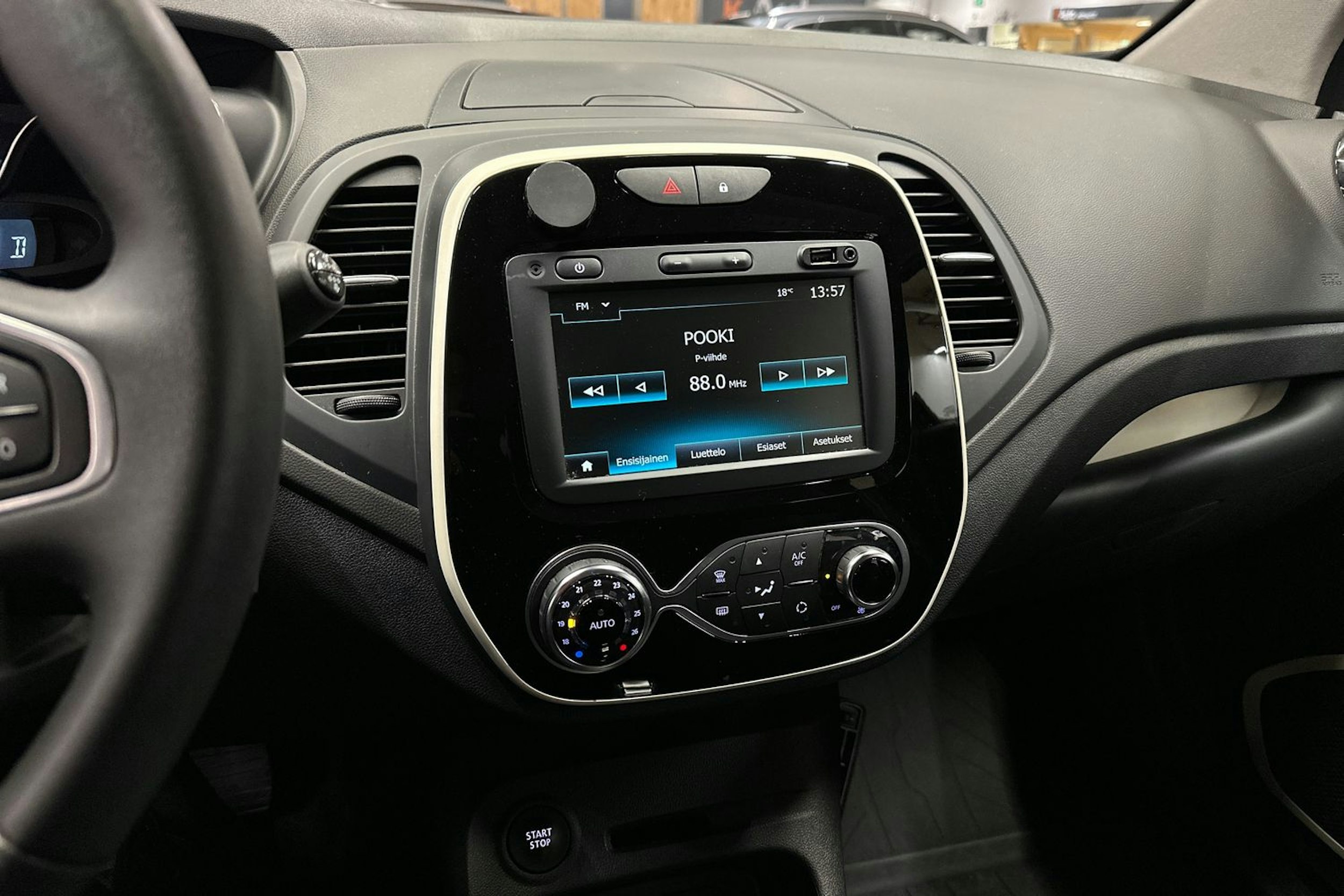 met. sininen Renault Captur 2019 kuva 19.