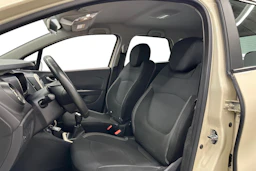 valkoinen Renault Captur 2019 kuva 6.