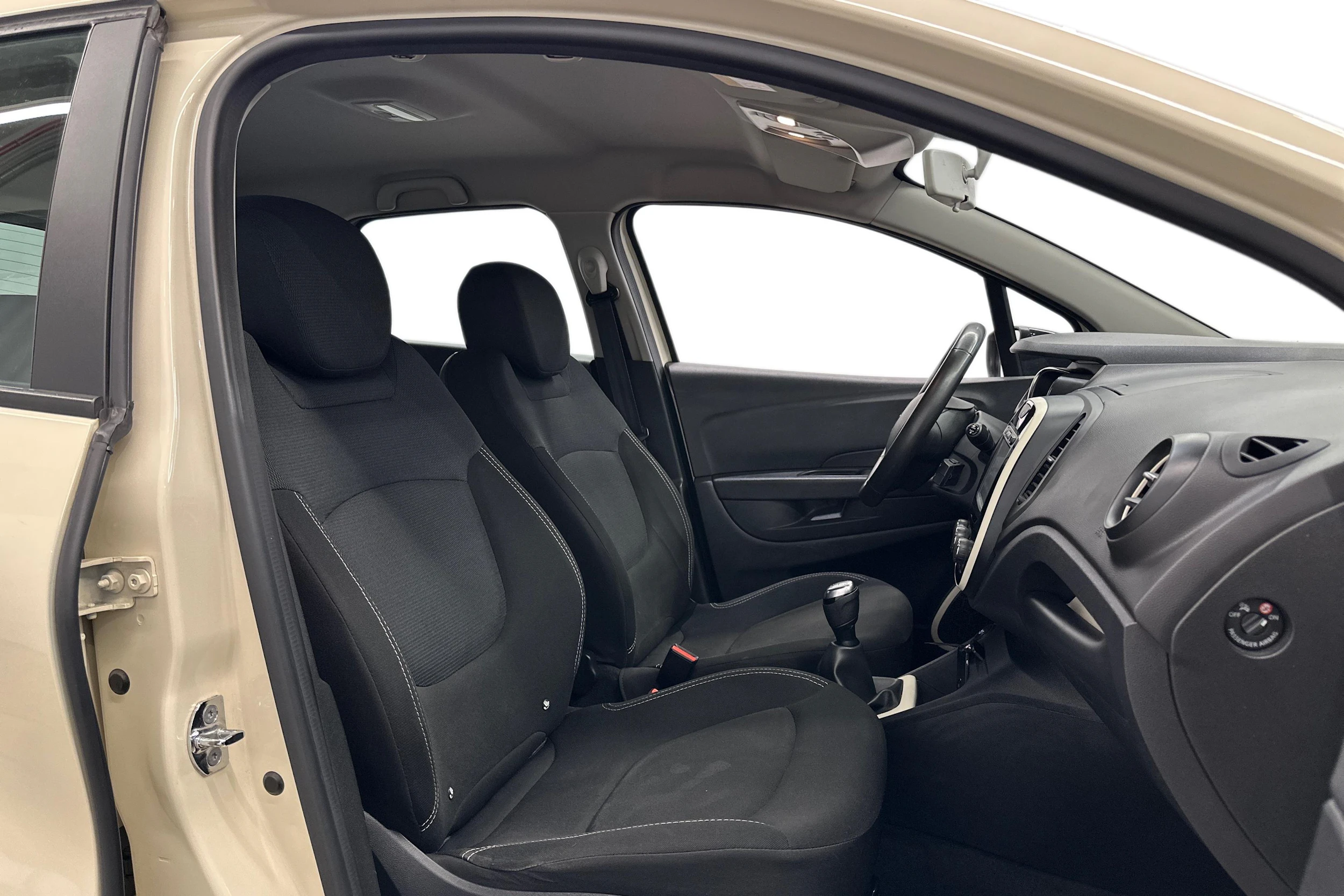 valkoinen Renault Captur 2019 kuva 7.