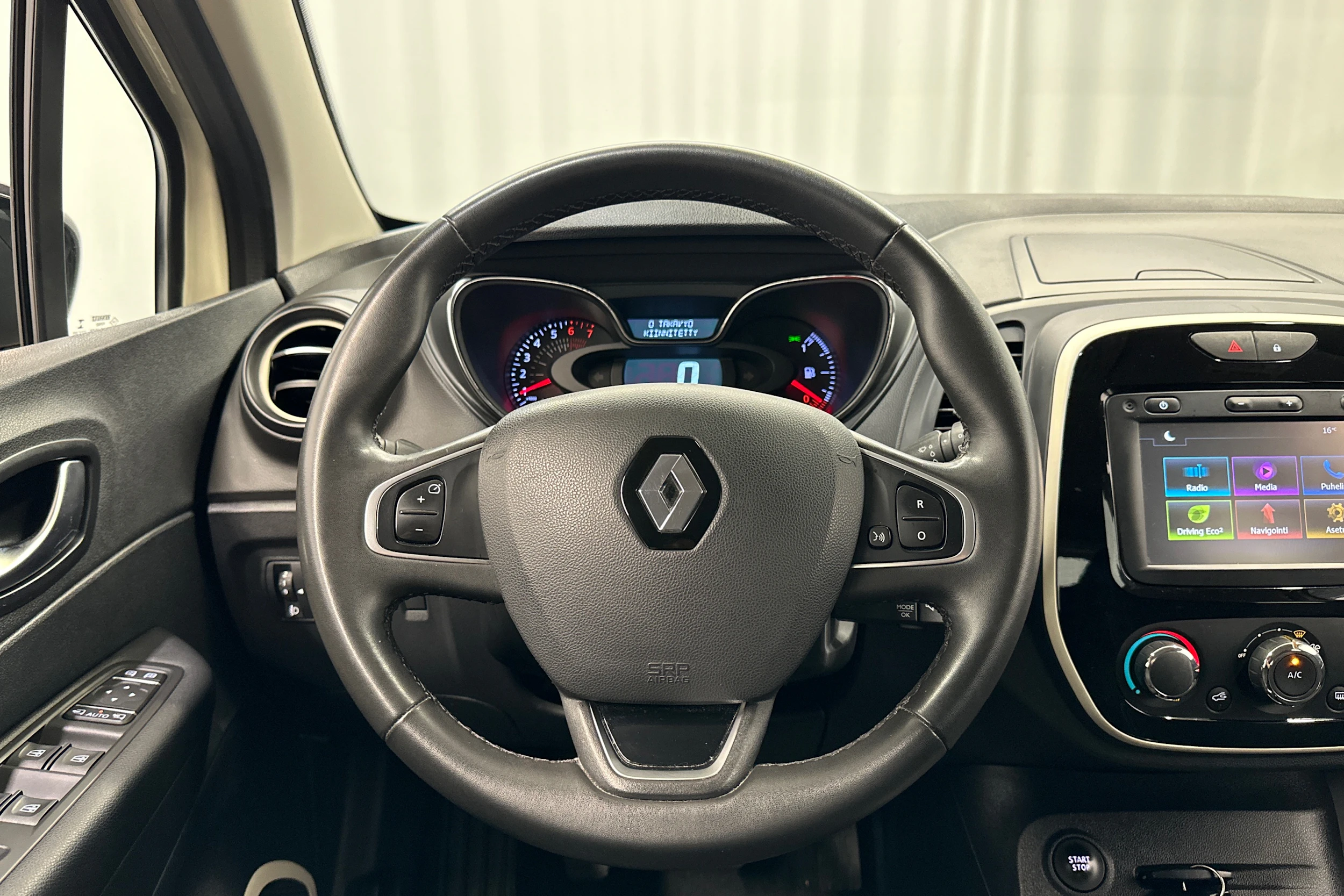 valkoinen Renault Captur 2019 kuva 12.