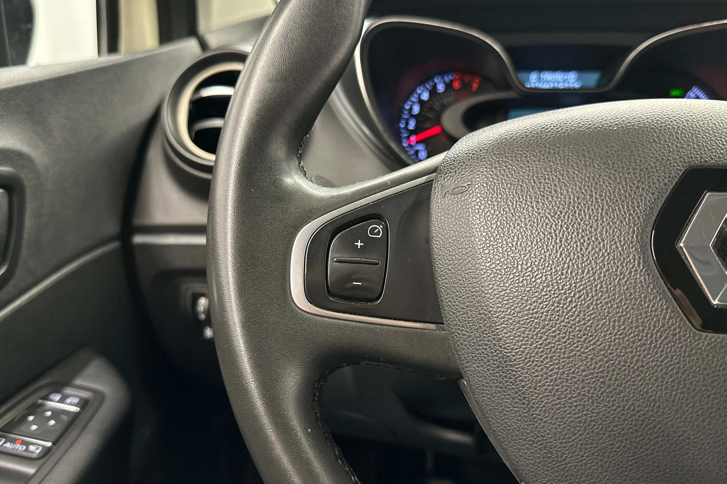 valkoinen Renault Captur 2019 kuva 13.