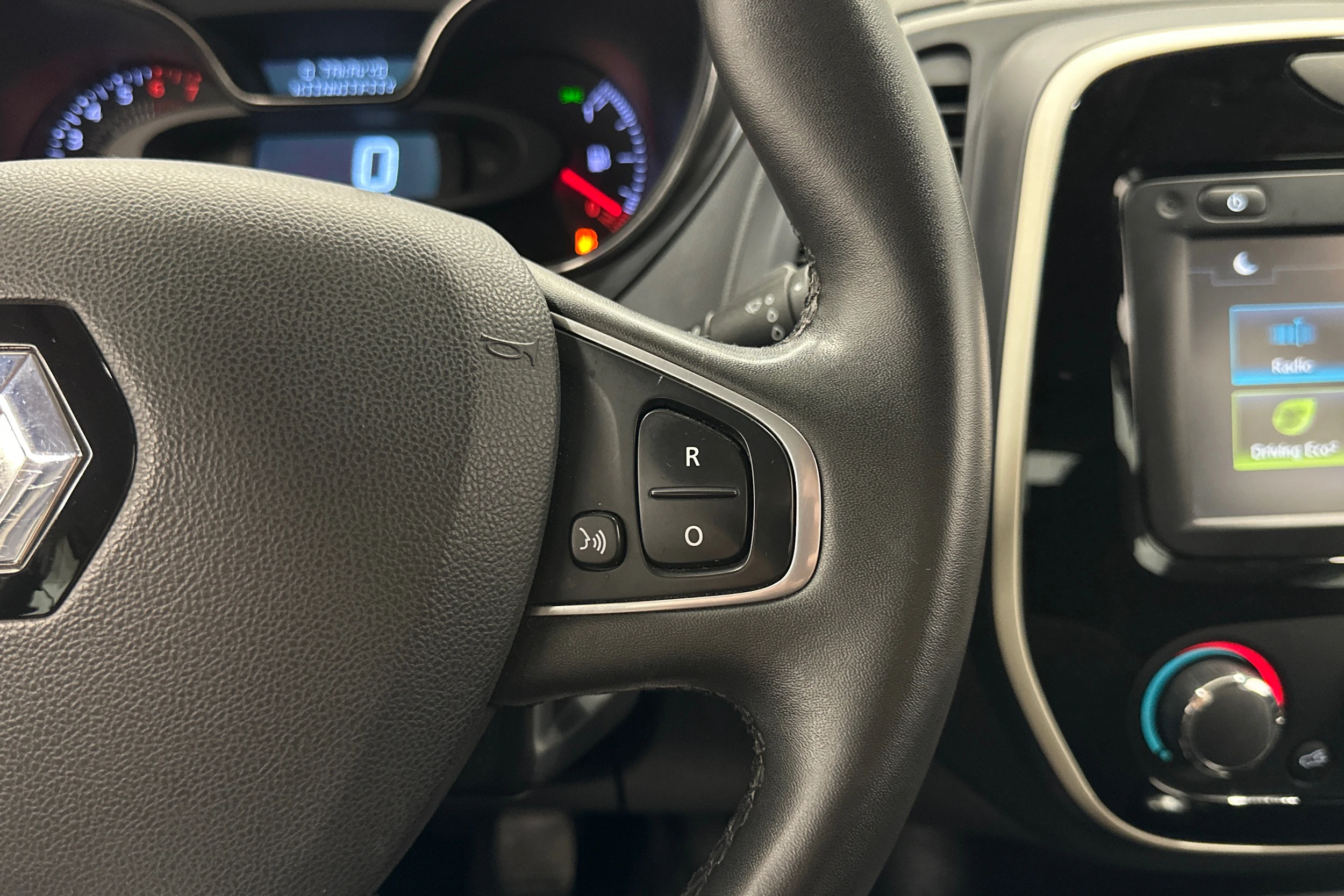 valkoinen Renault Captur 2019 kuva 14.