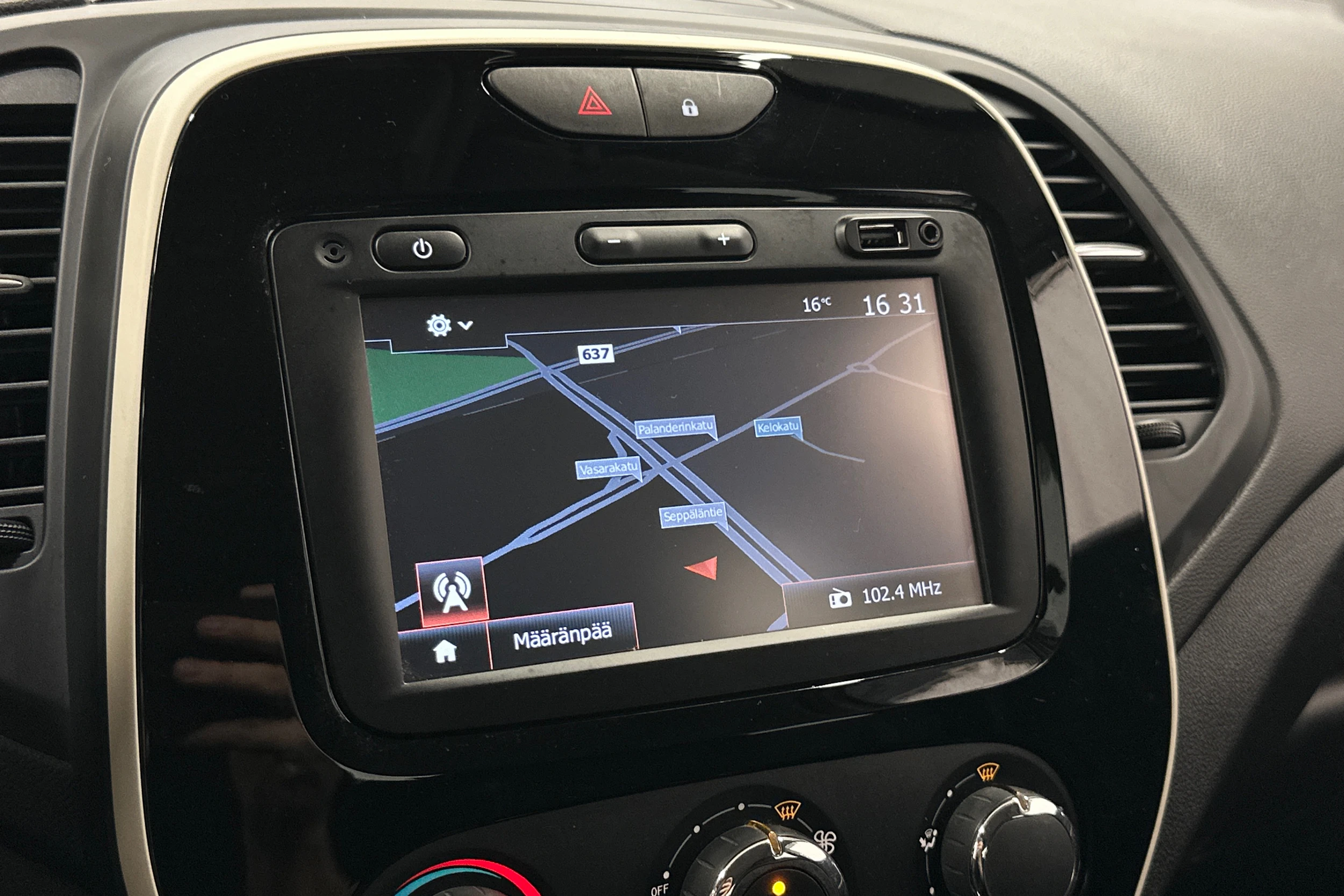 valkoinen Renault Captur 2019 kuva 17.
