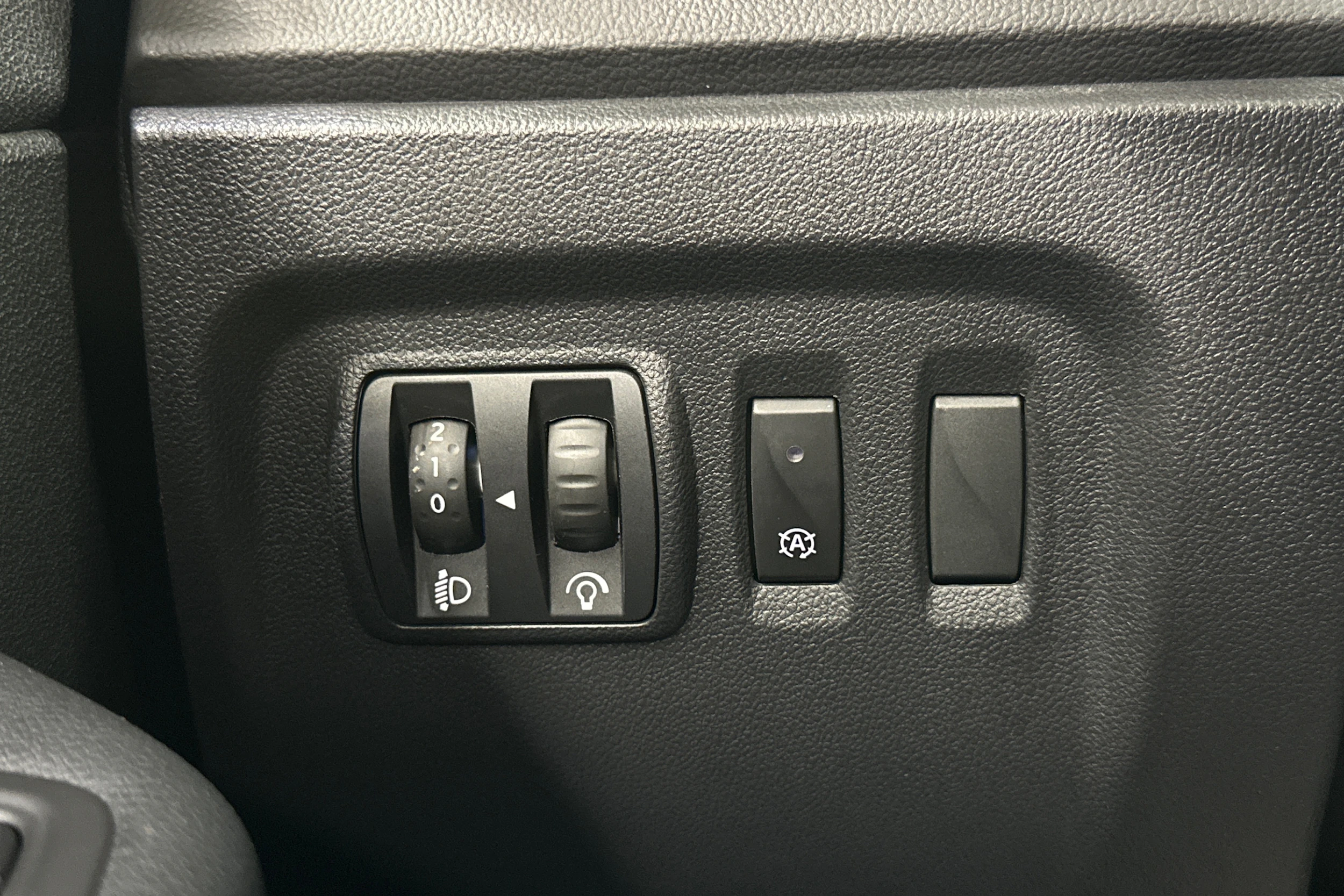 valkoinen Renault Captur 2019 kuva 18.