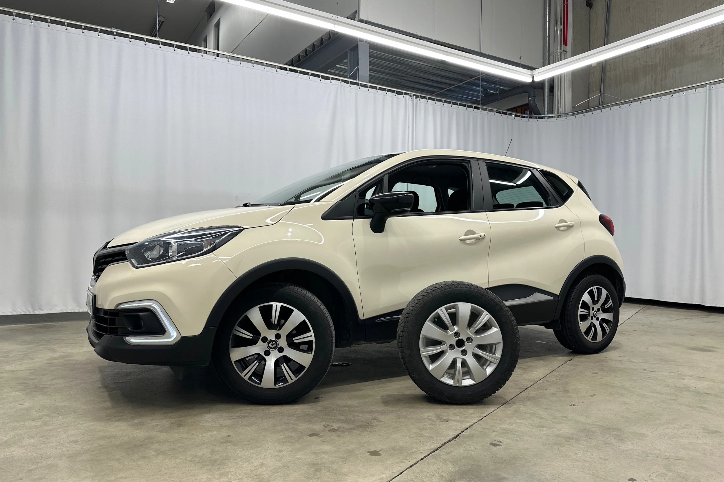 valkoinen Renault Captur 2019 kuva 24.