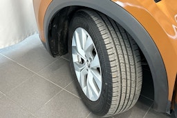oranssi Renault Captur 2020 kuva 13.