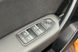 oranssi Renault Captur 2020 kuva 16.