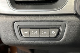 oranssi Renault Captur 2020 kuva 17.