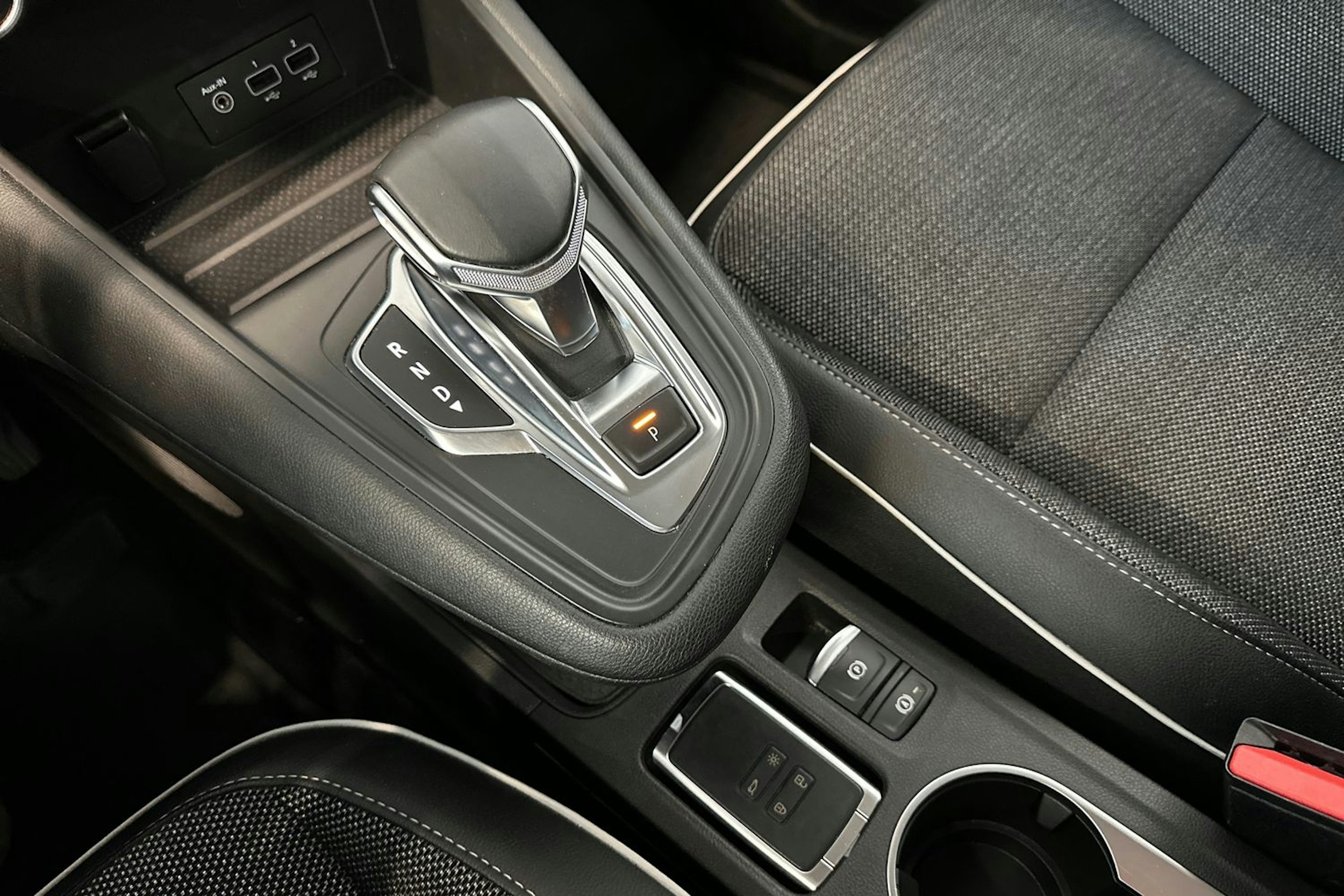 oranssi Renault Captur 2020 kuva 21.