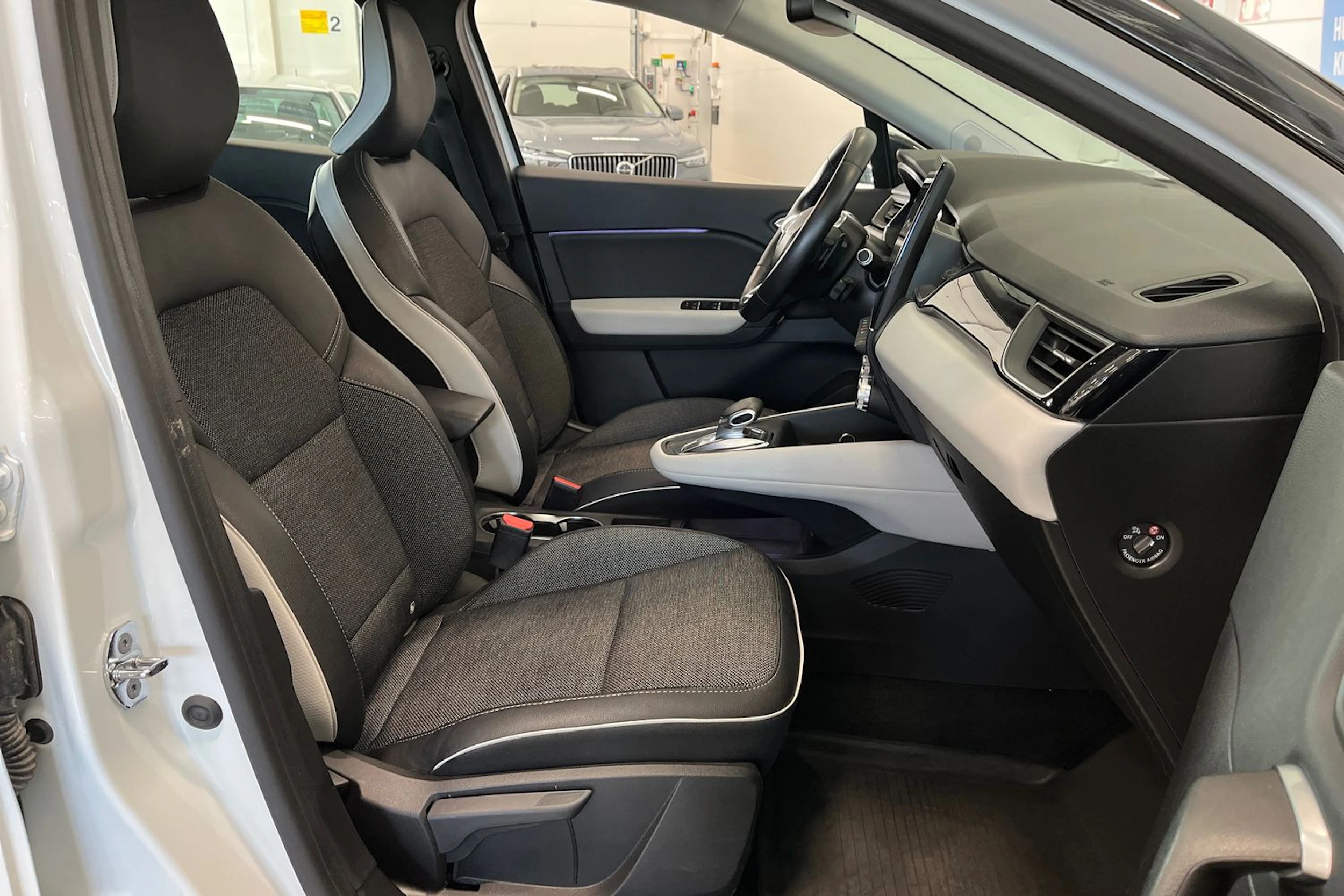 valkoinen Renault Captur 2021 kuva 15.