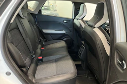 valkoinen Renault Captur 2021 kuva 16.