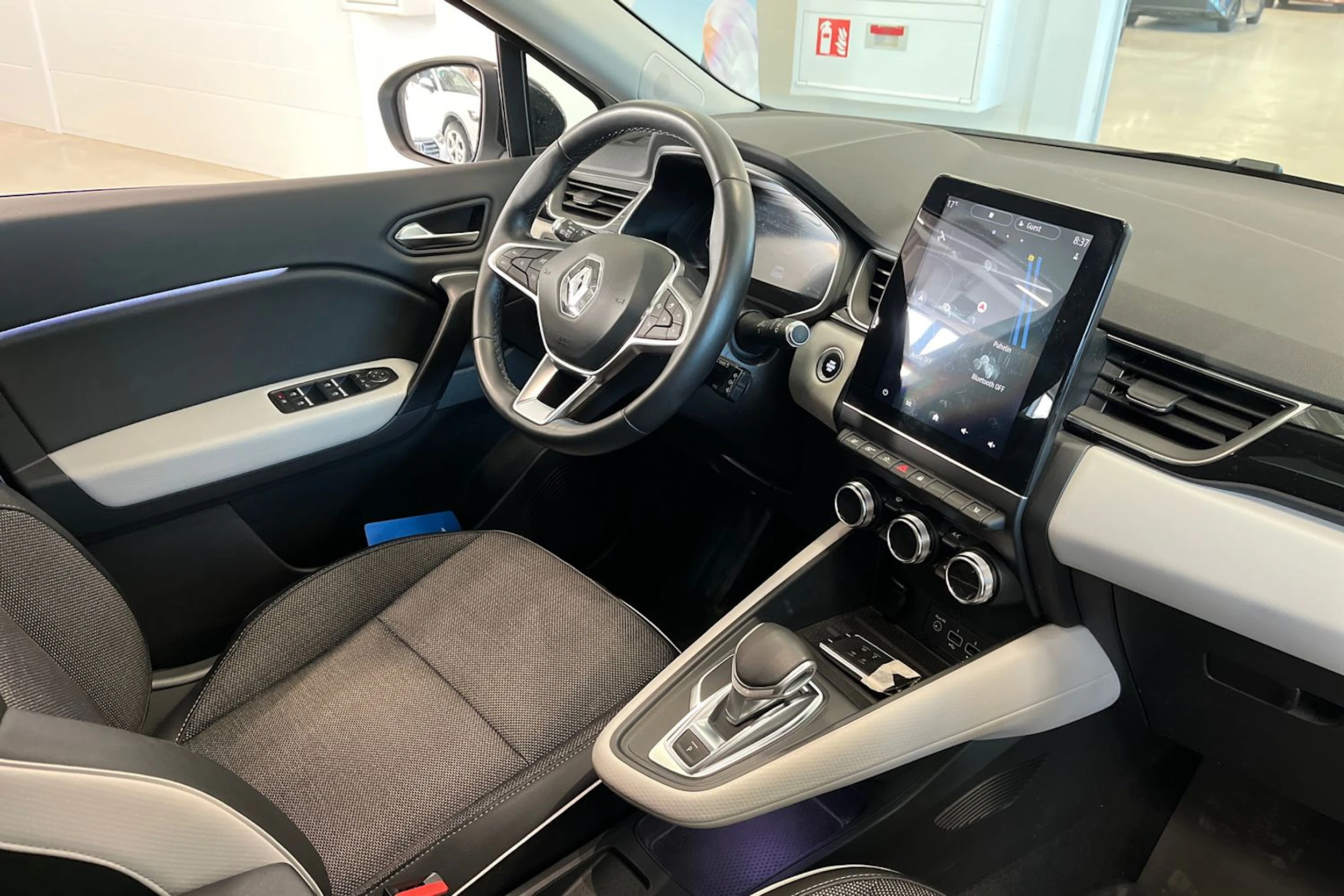 valkoinen Renault Captur 2021 kuva 17.