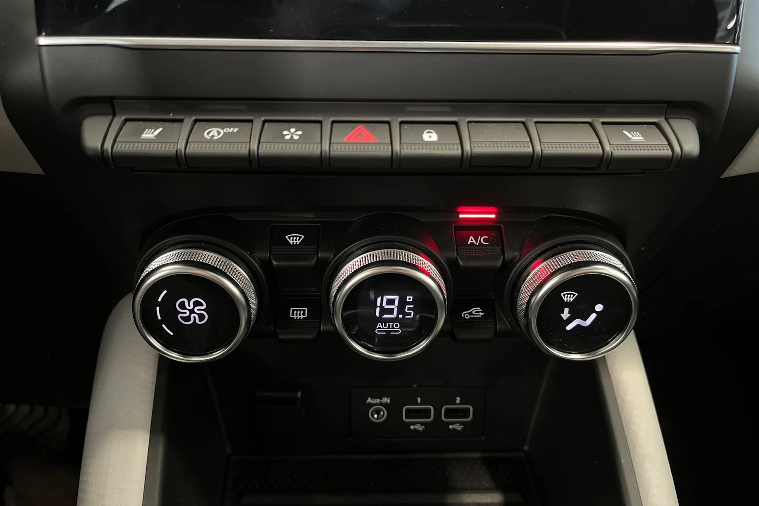 valkoinen Renault Captur 2021 kuva 22.